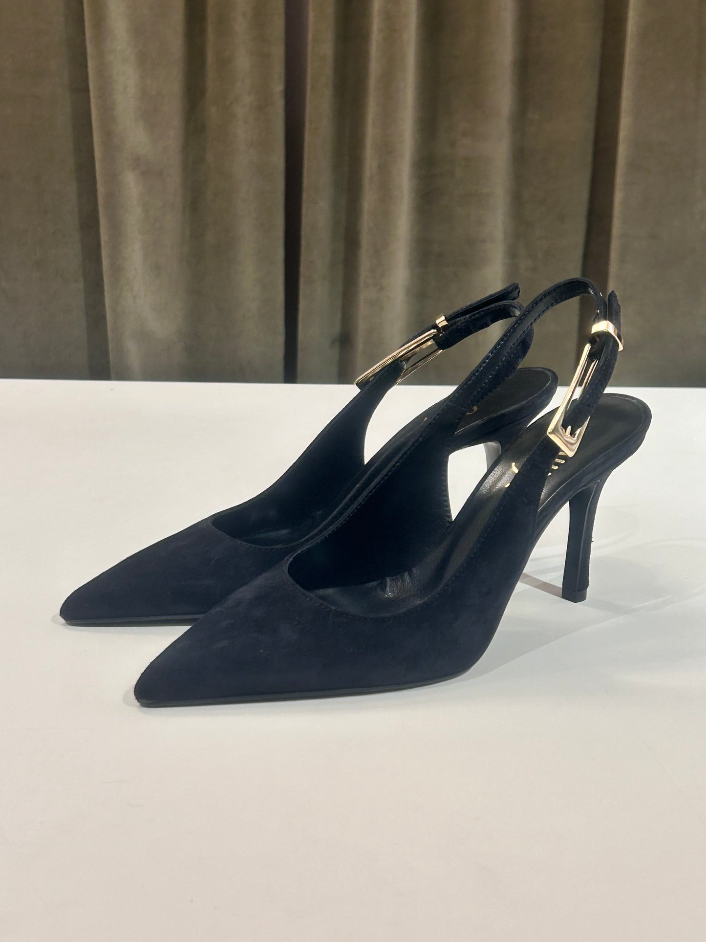 Ovyè Slingback scamosciata NERO