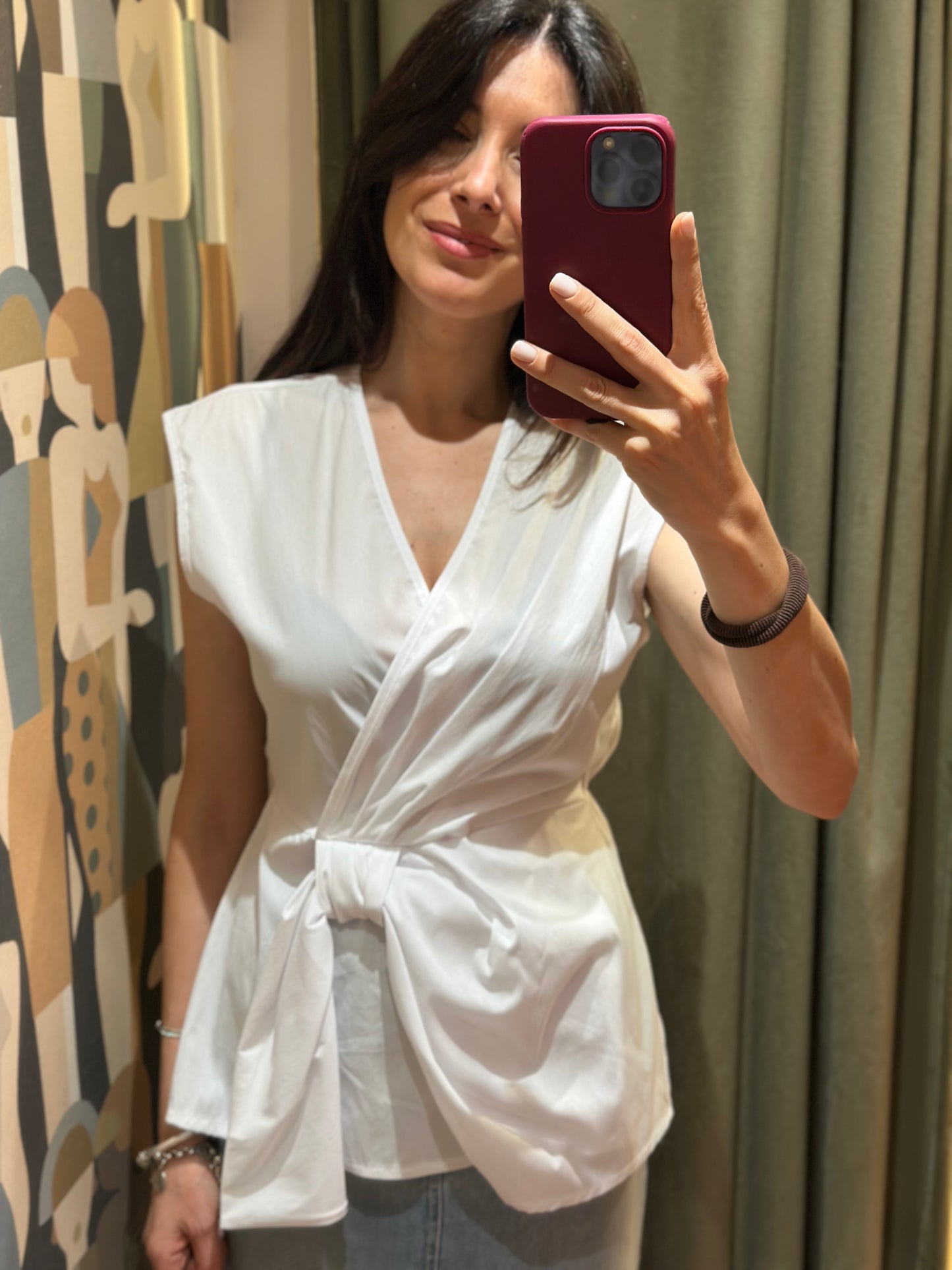 Top con nodo scollo a V (disponibile in più varianti colore)