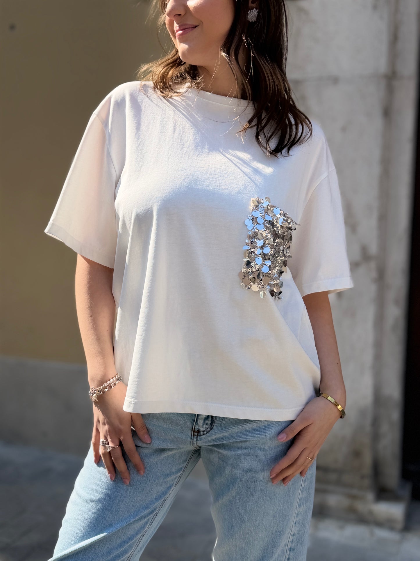 Tensione in T-shirt taschino paillettes