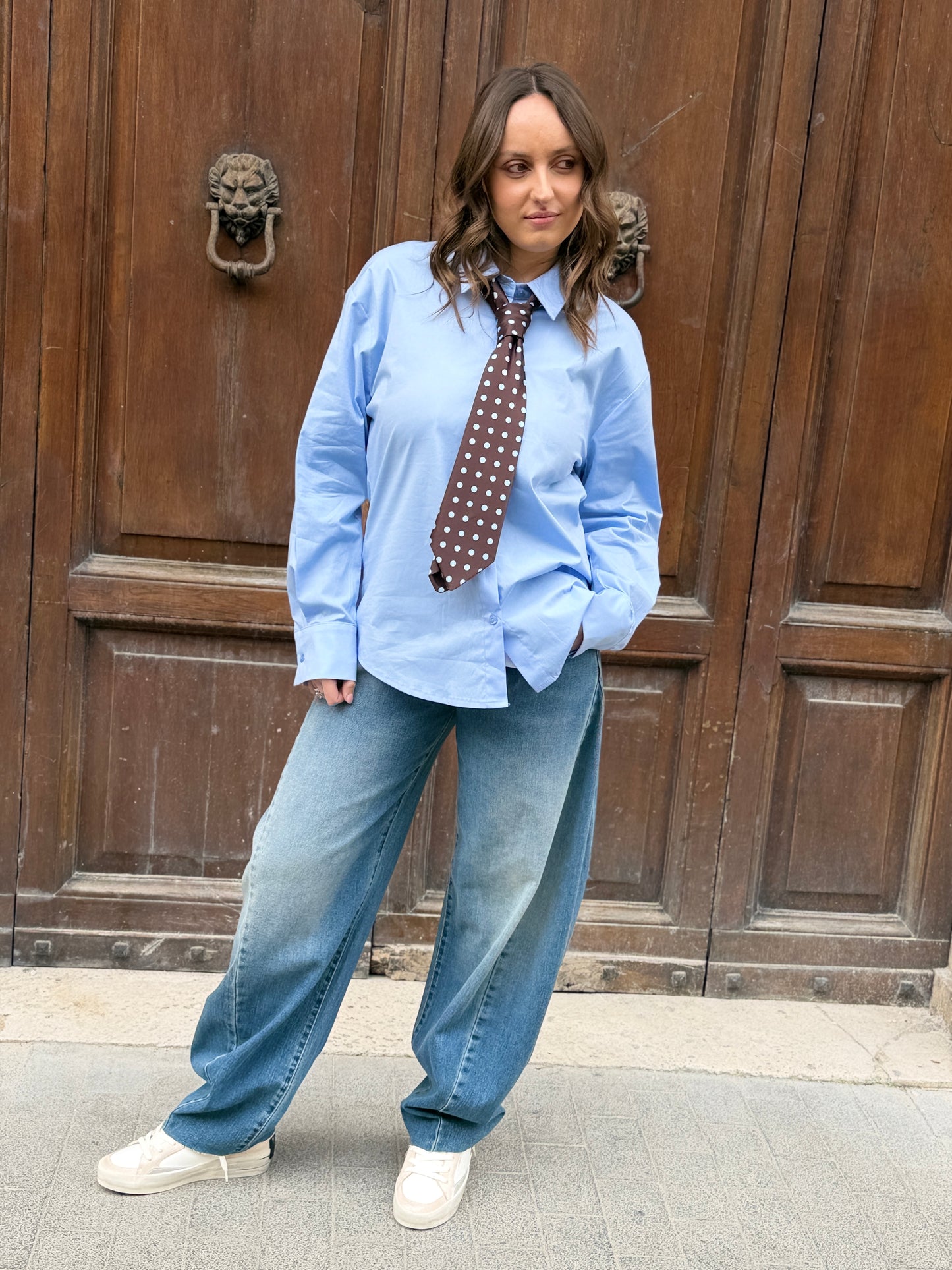 Tensione in Camicia celeste cravatta a pois