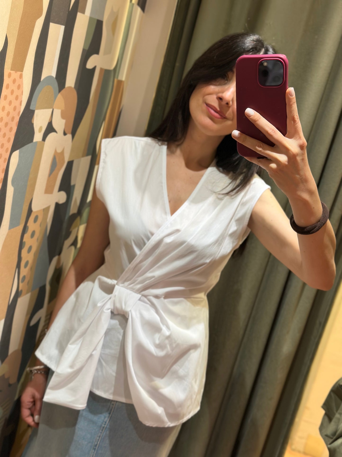 Top con nodo scollo a V (disponibile in più varianti colore)