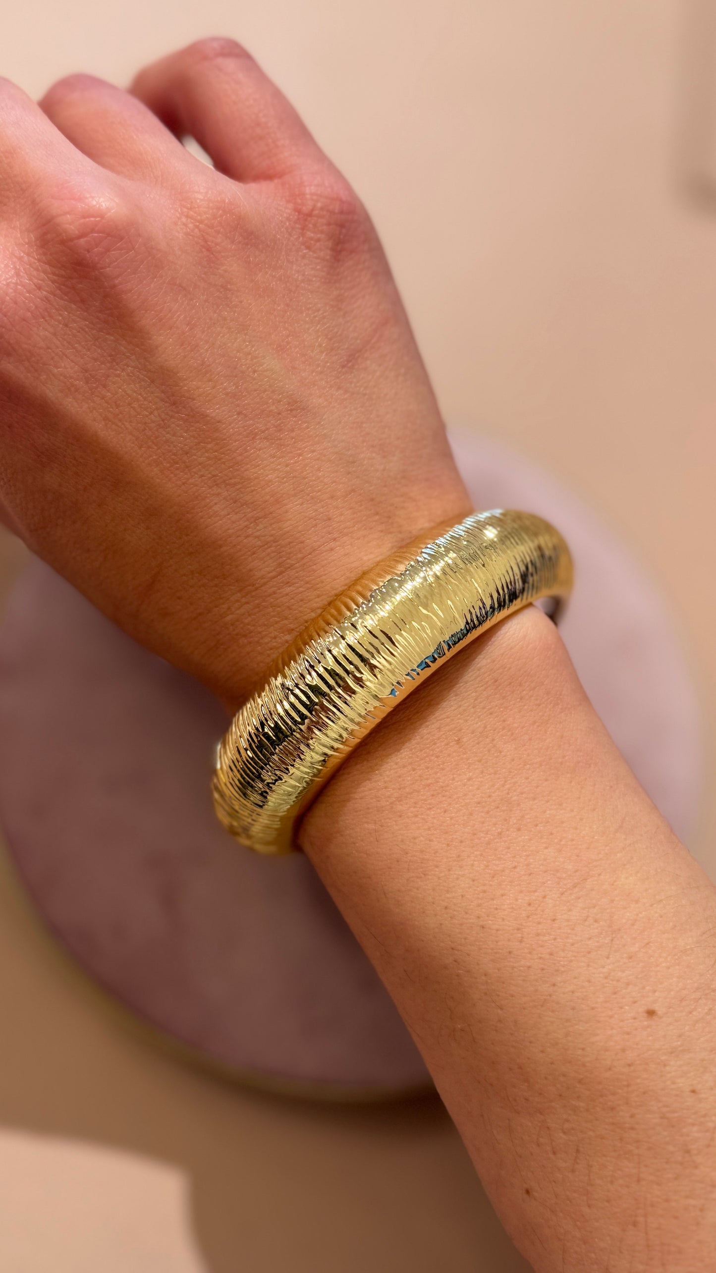 Bracciale zigrinato rigido Oro