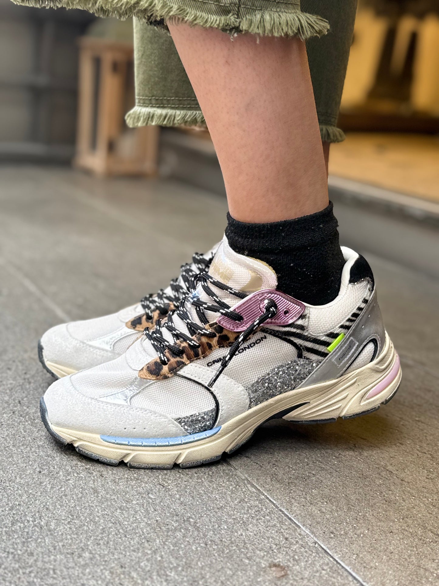 Crime London FUGITIVE Electric Safari