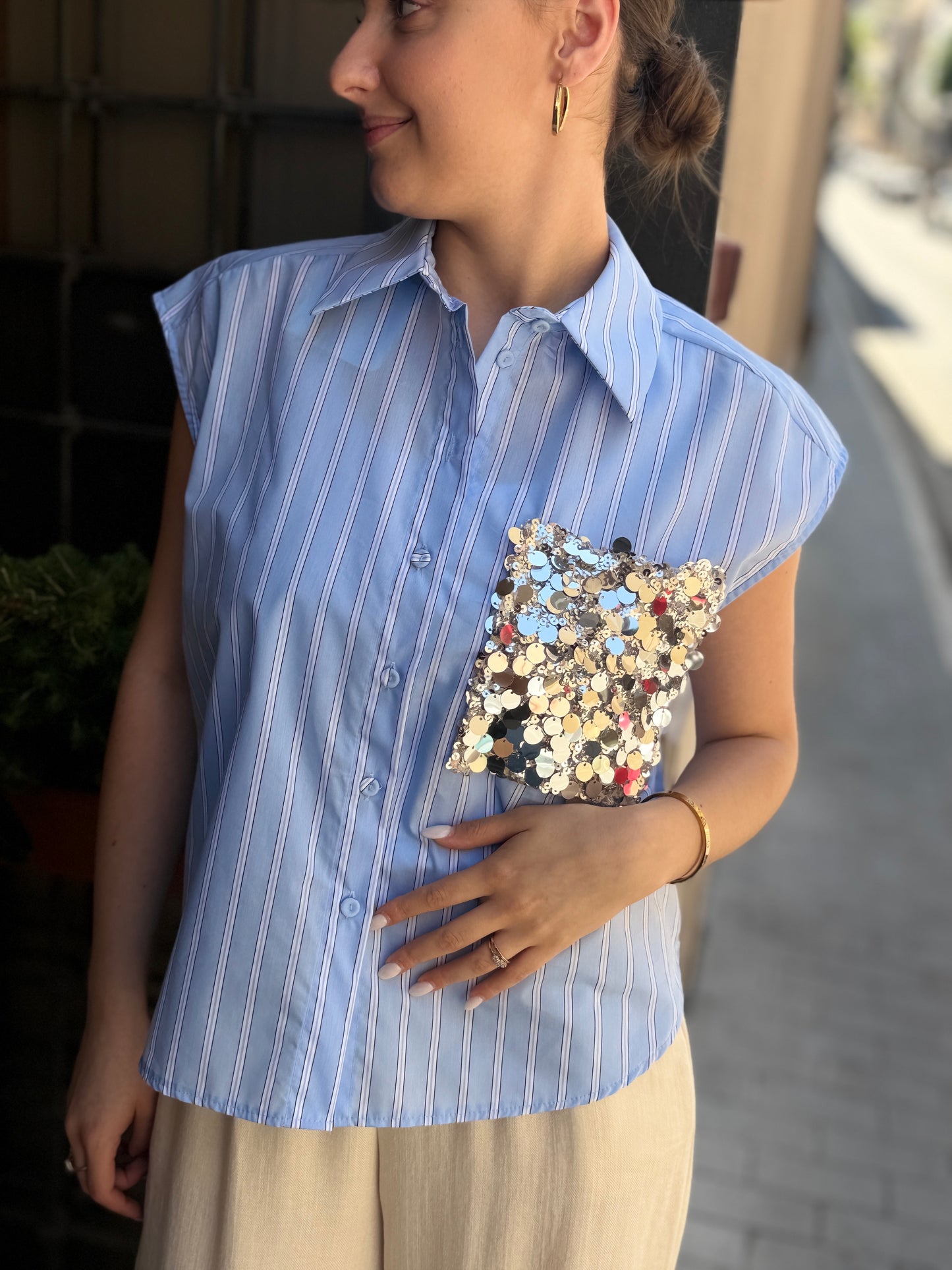 Tensione in camicia bacchettata con tasca  paillettes