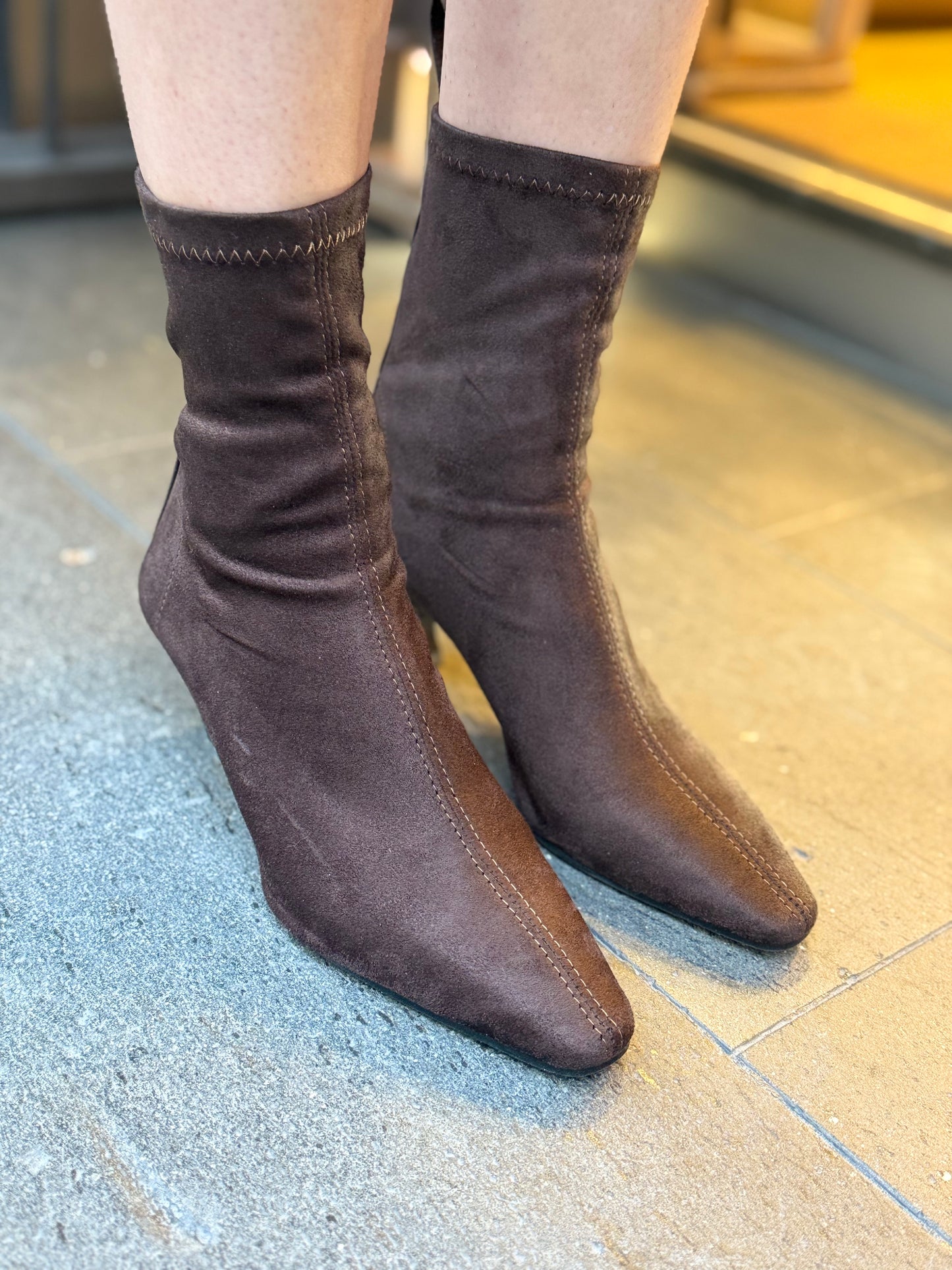 Ovyè Stivaletto calzino in eco-camoscio MORO