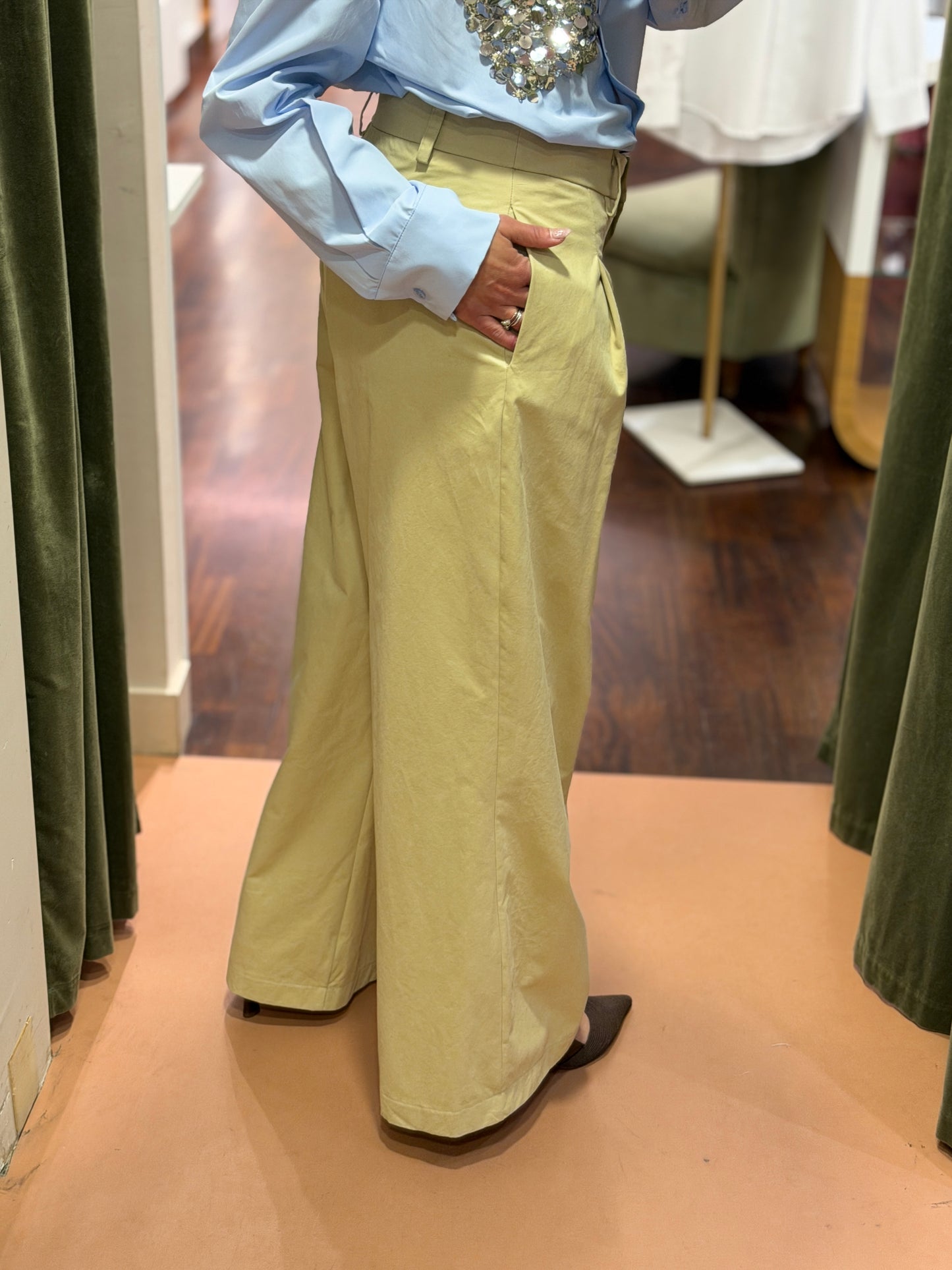 Tensione in Pantalone a palazzo con pinces Sabbia