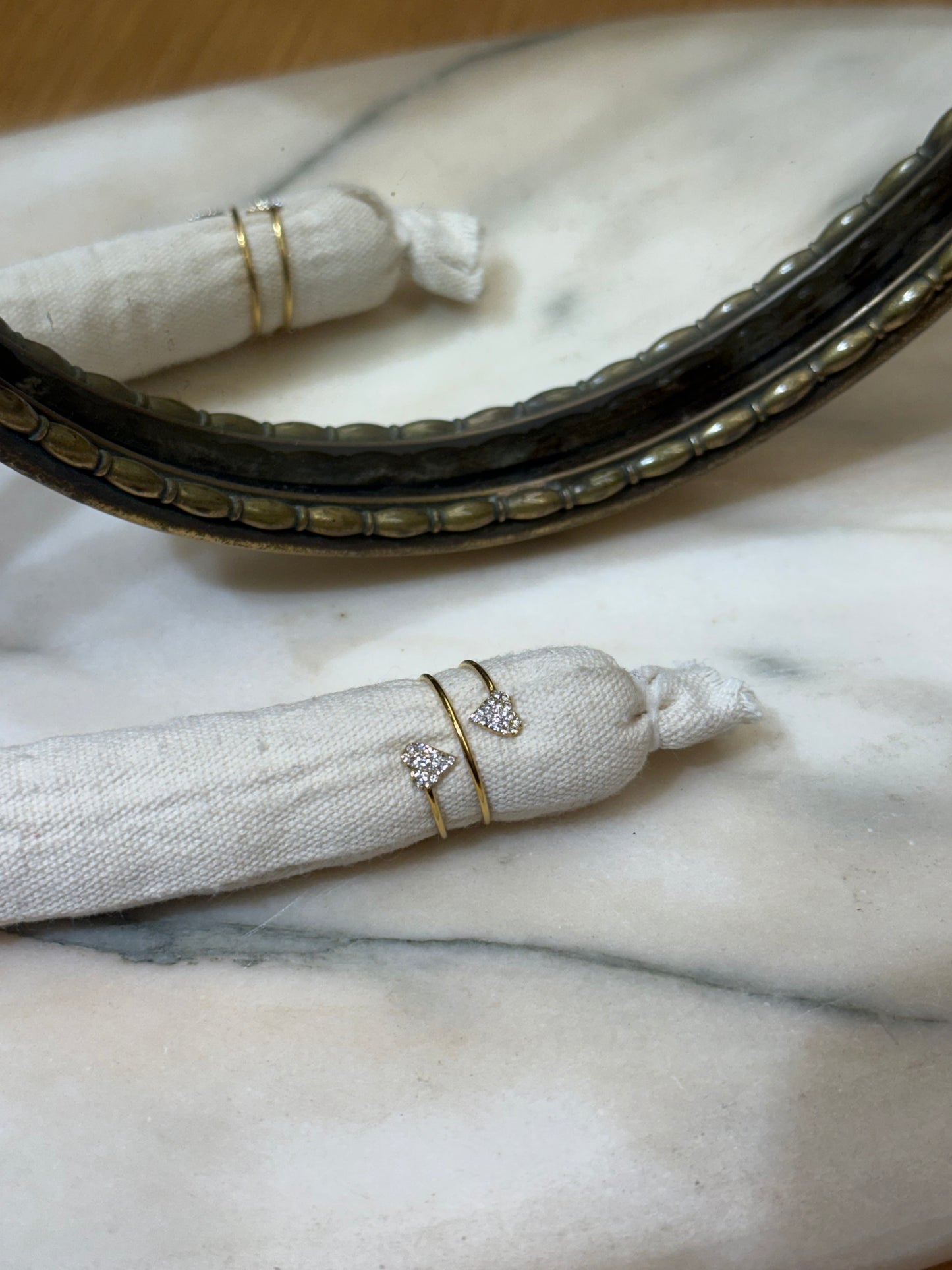 Anello a spirale con cuori strass ORO