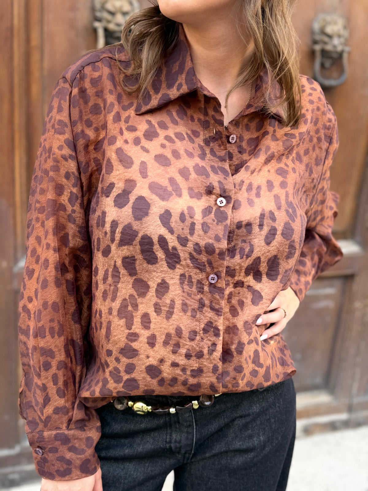 Tensione in Camicia Maculata