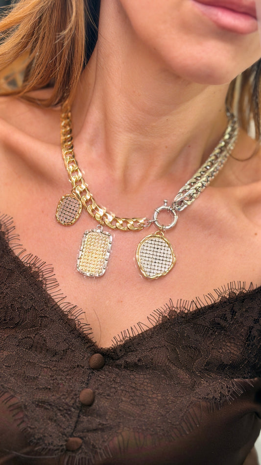 Collana doppia catena con medaglie