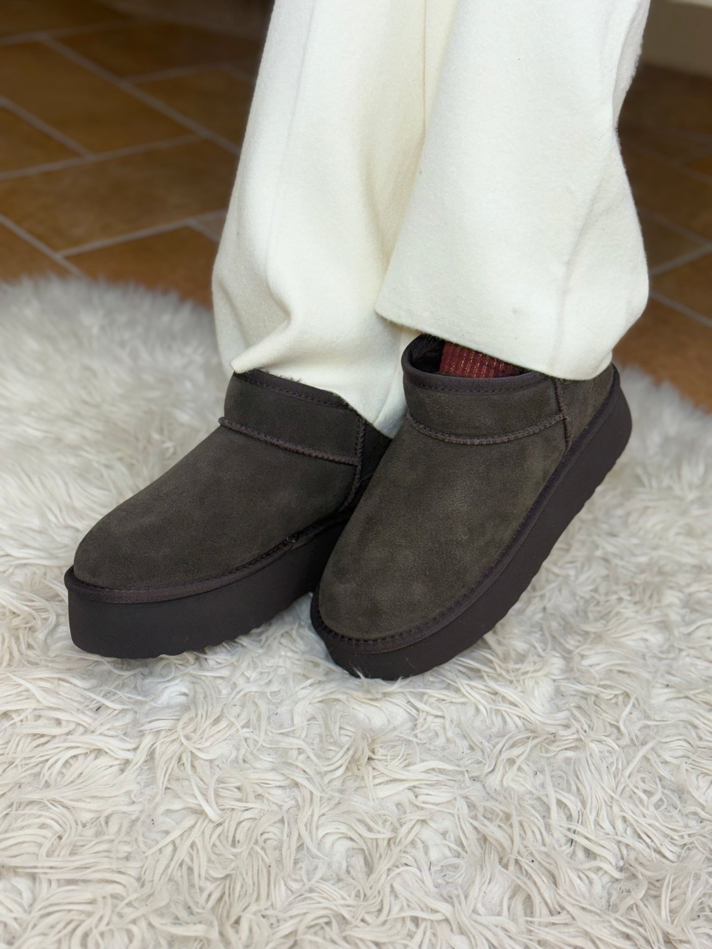 Ovyé stivaletto scavigliato in camoscio MORO