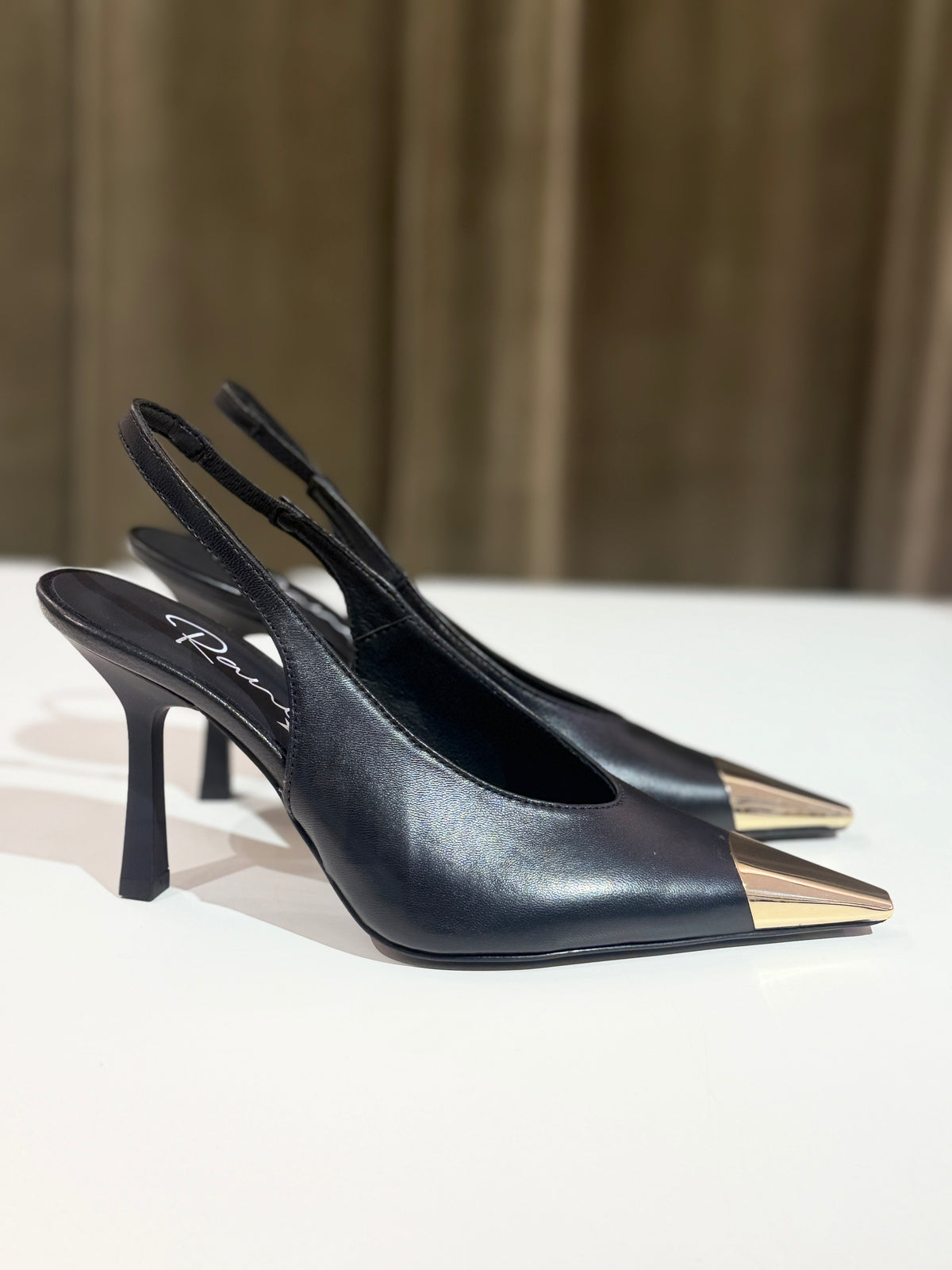 Slingback in pelle NERA con puntale ORO