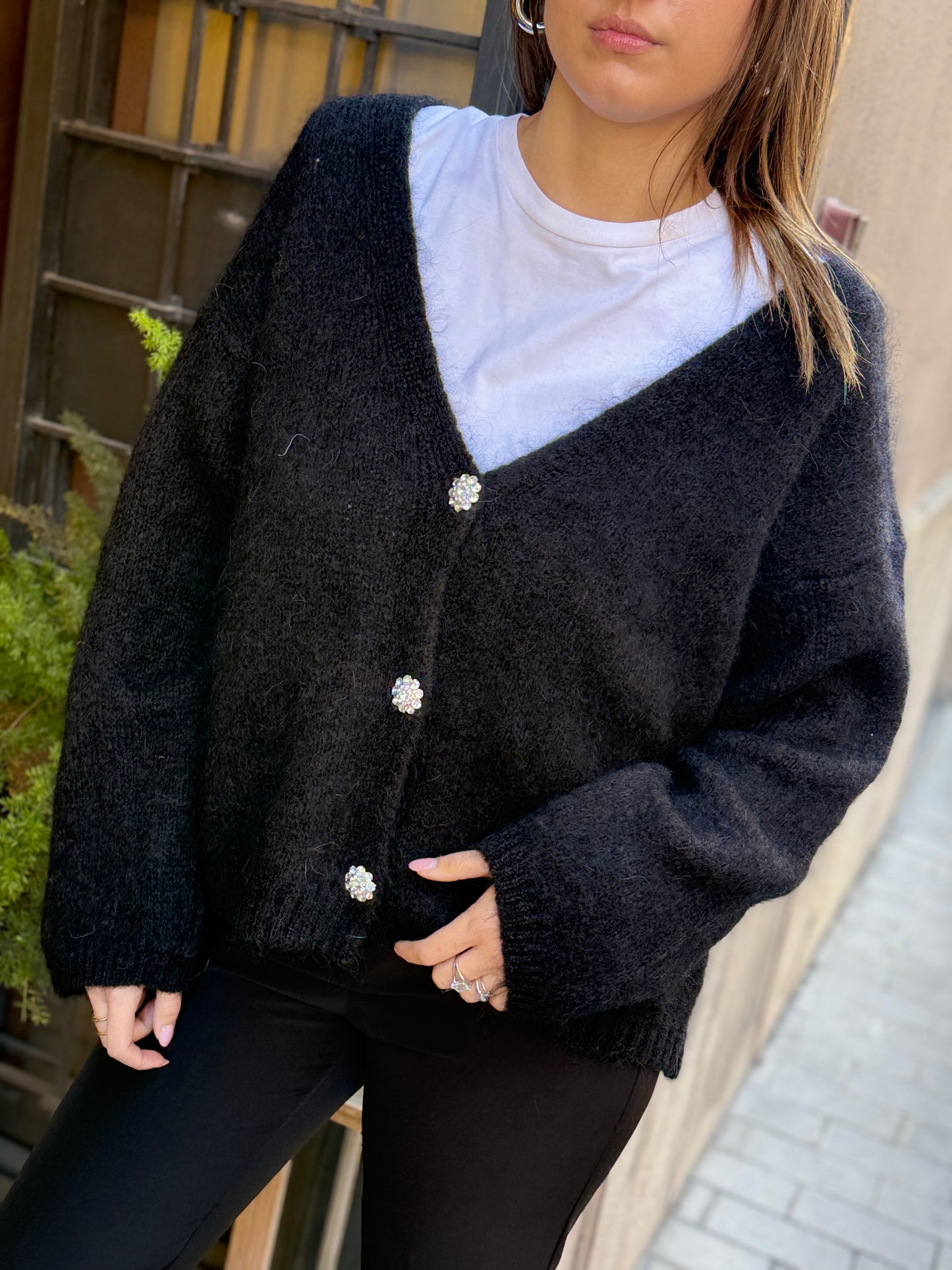 Cardigan ISABELLE scollo a V con bottoni gioiello NERO