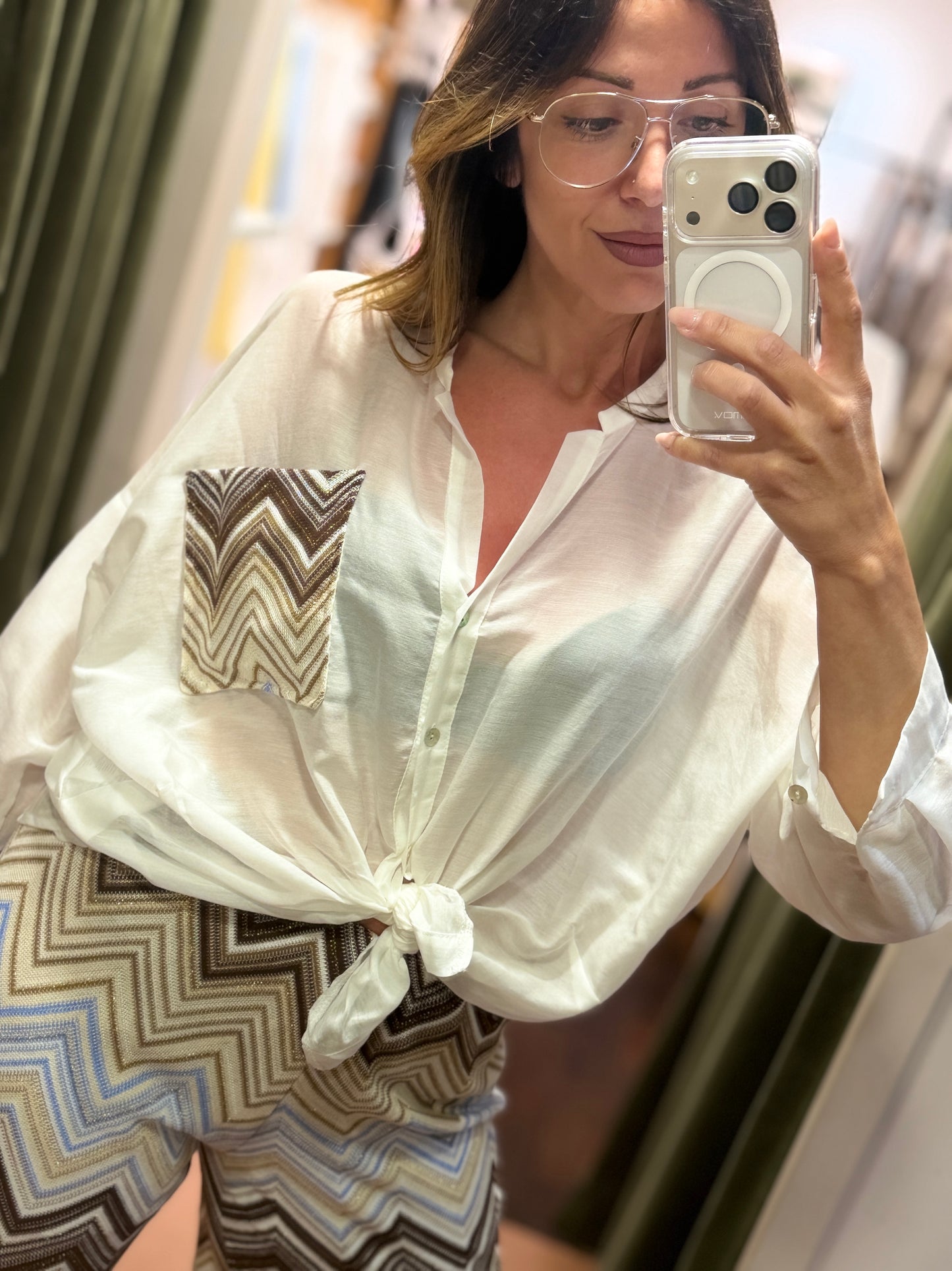 Tensione in Camicia bianca con taschino Zig zag