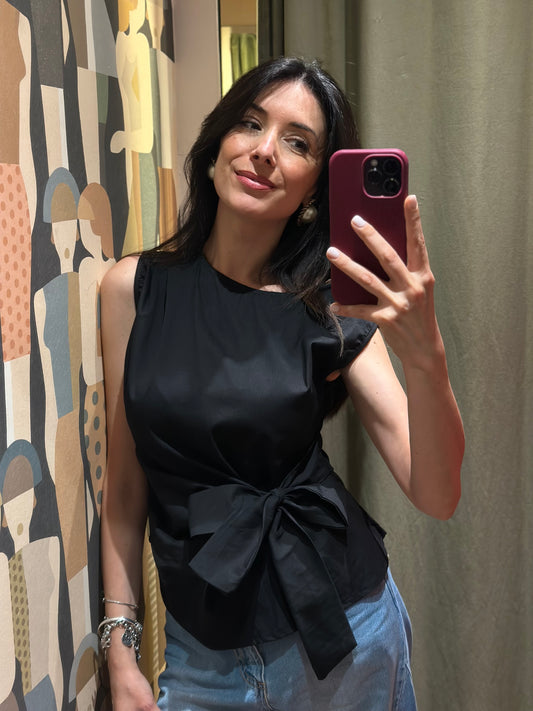 Top con fiocco laterale (disponibile in più colori)