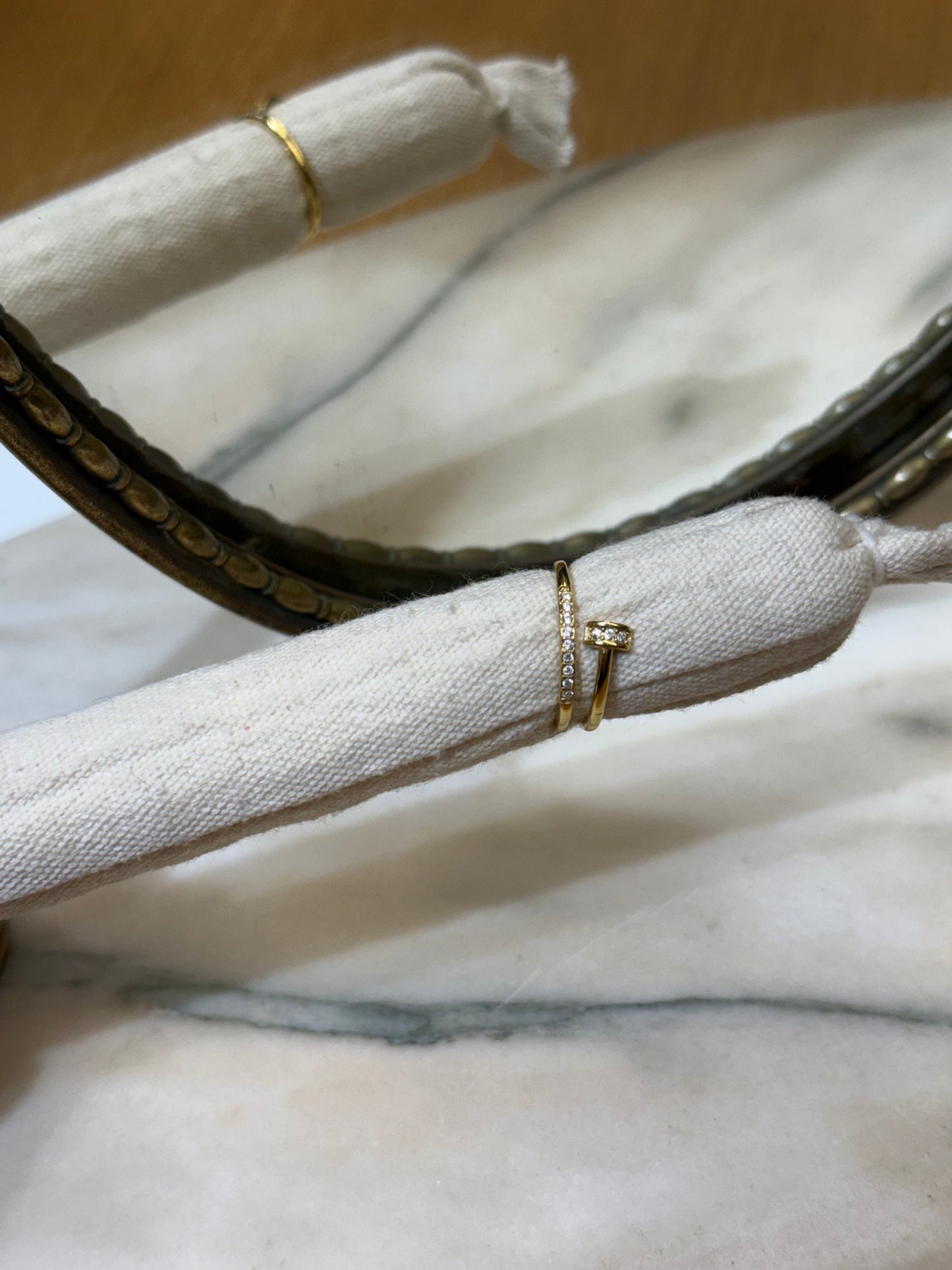 Anello chiodo con strass ORO