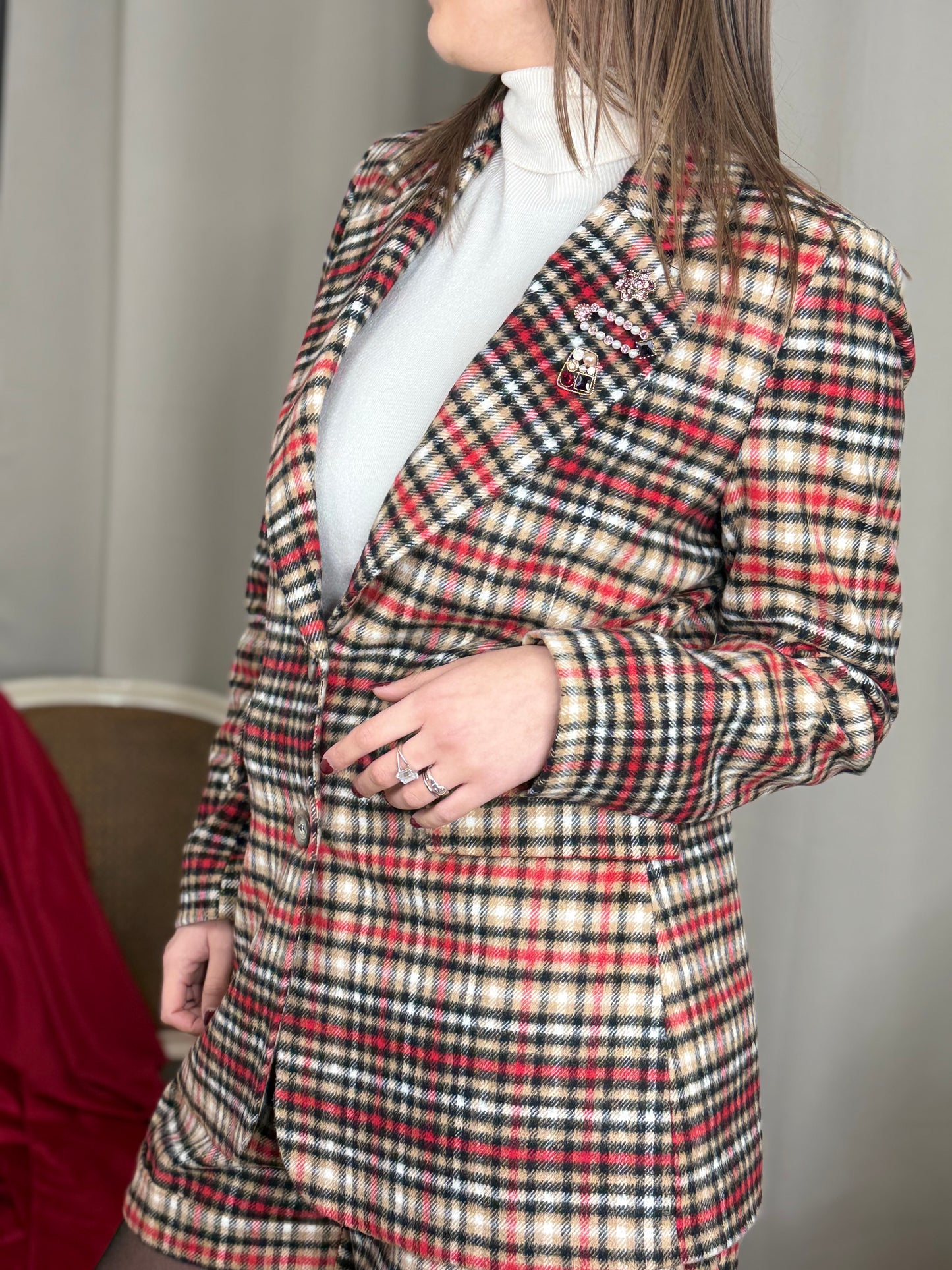 Tensione In giacca monopetto con spille BEIGE/ROSSO