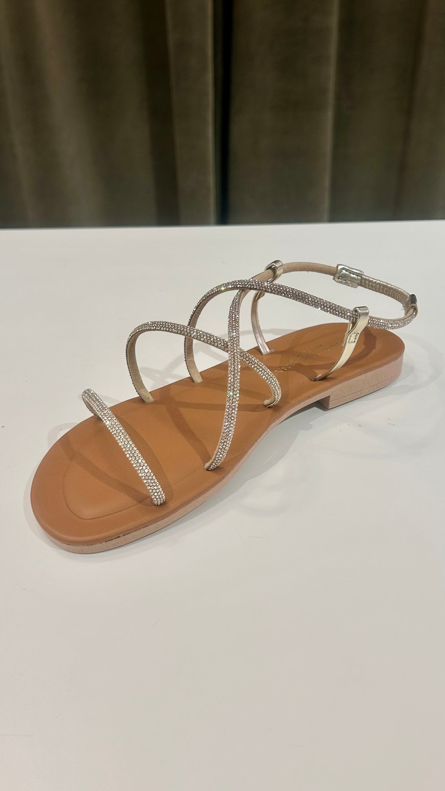 Sandalo flat con strass PLATINO