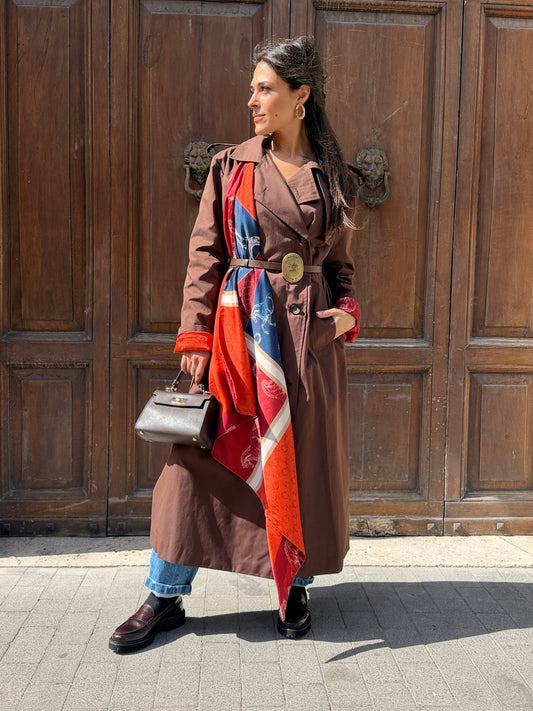 Tensione in Trench con foulard MORO