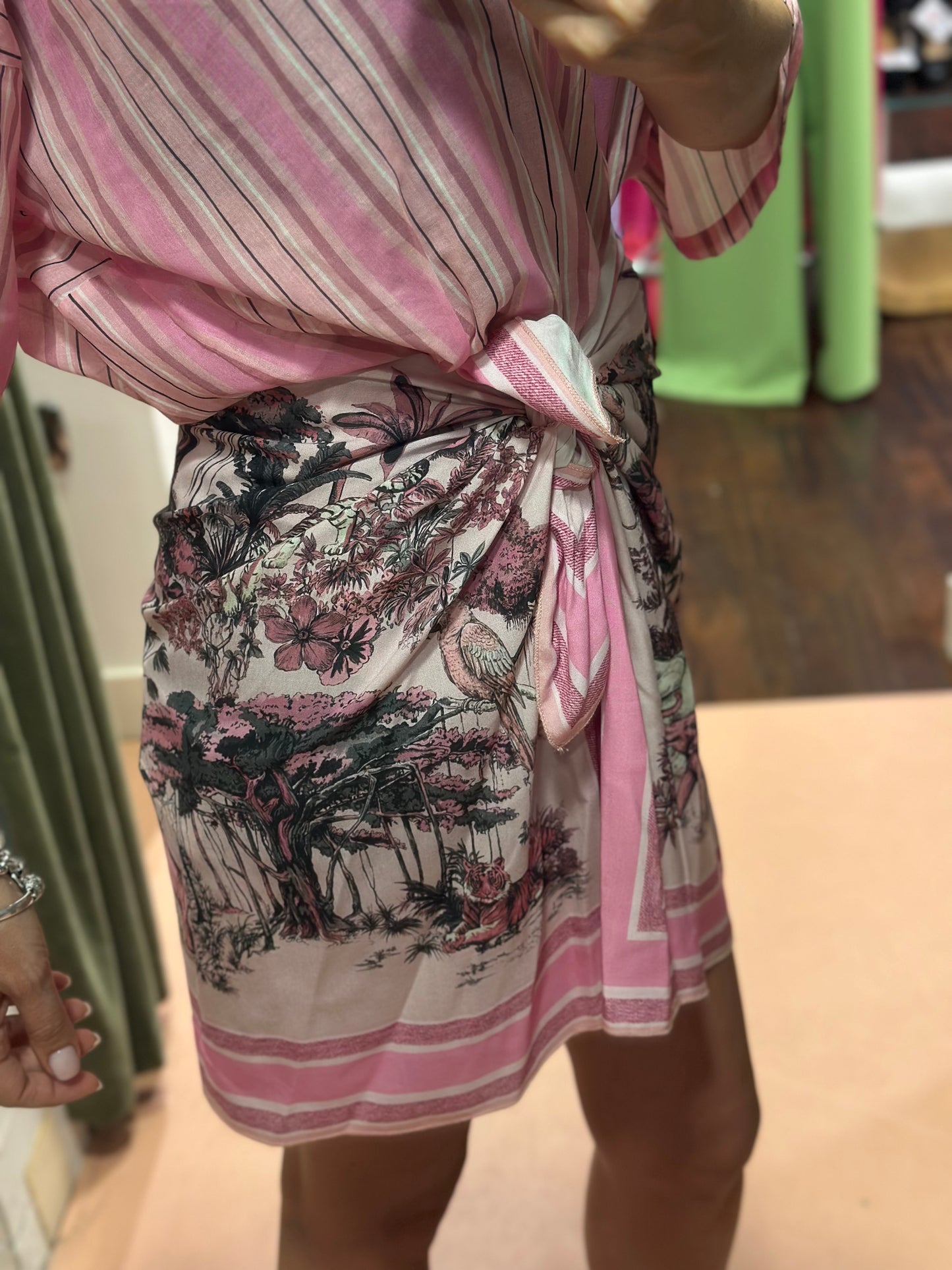 Tensione in gonna corta foulard toile de jouy Rosa