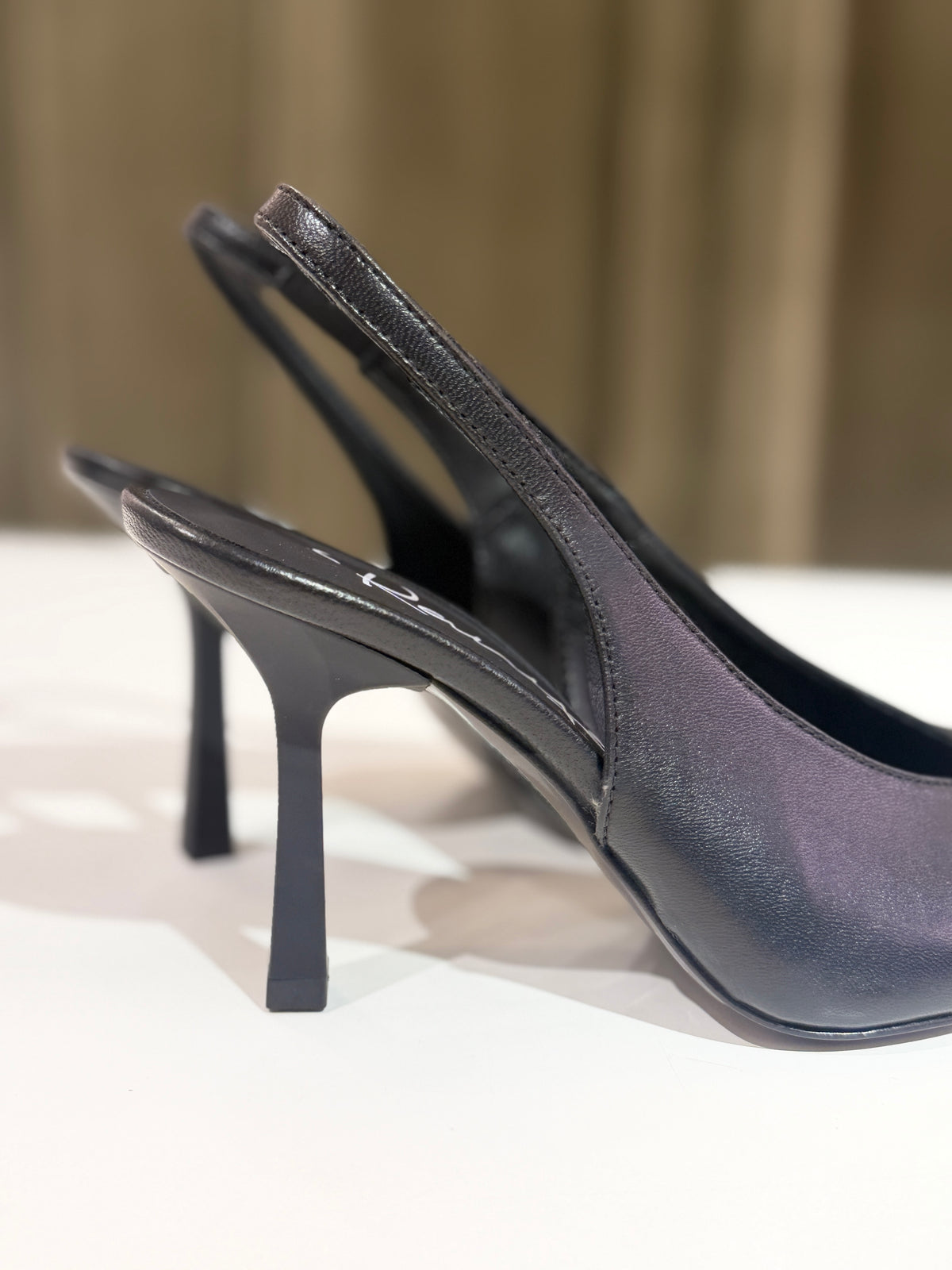 Slingback in pelle NERA con puntale ORO