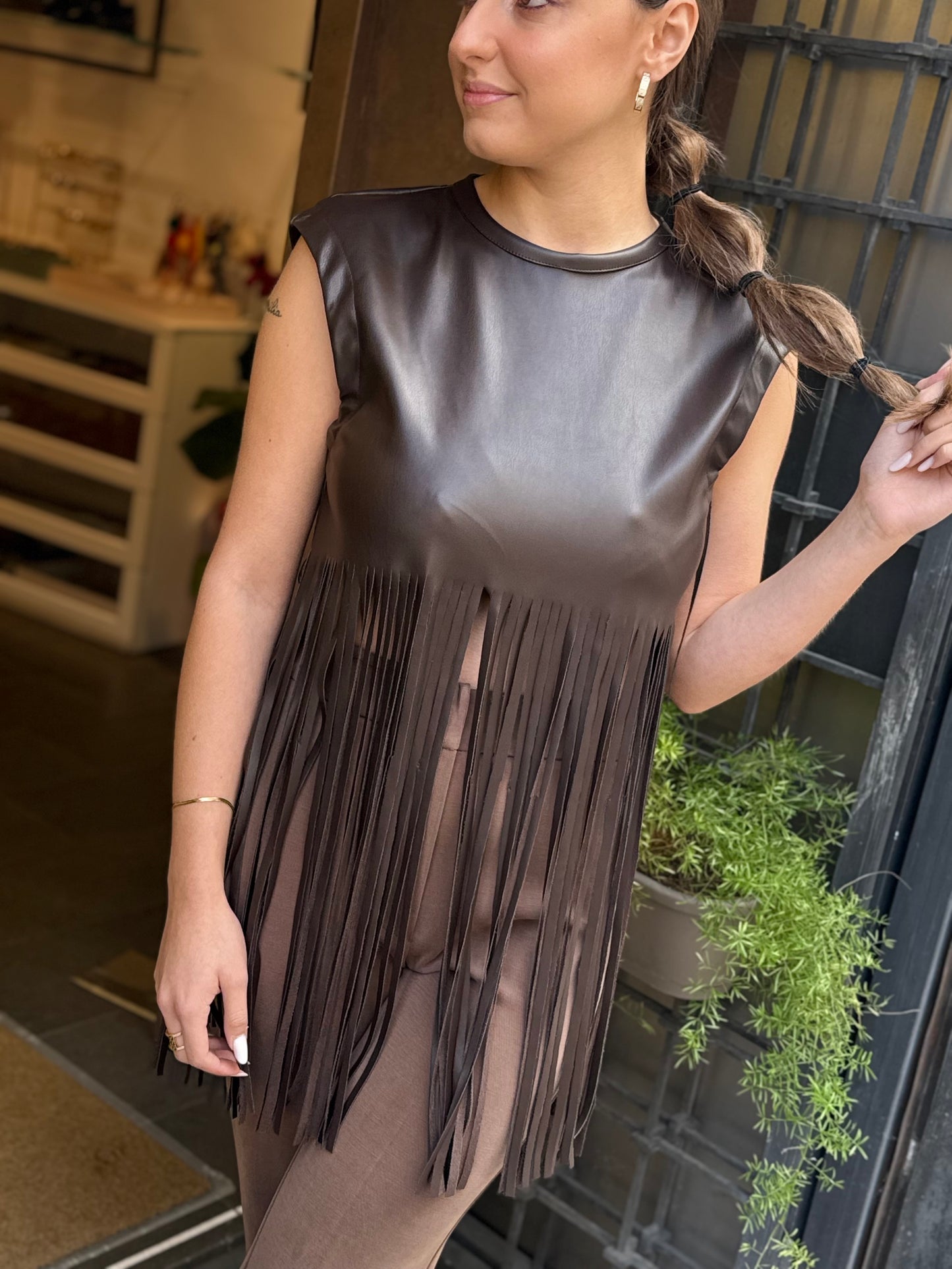 Tensione In Top ecopelle con frange MORO