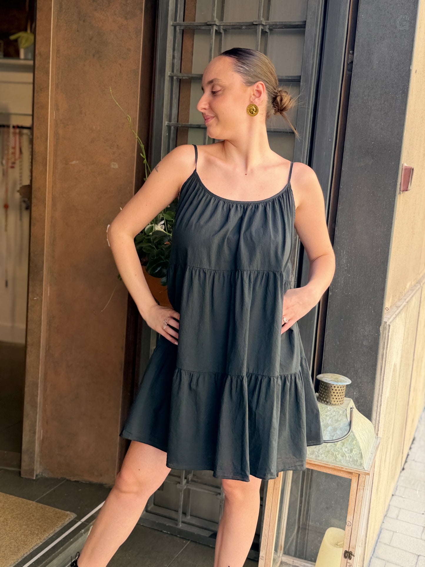 Tensione in Abito balze (disponibile in più colori)