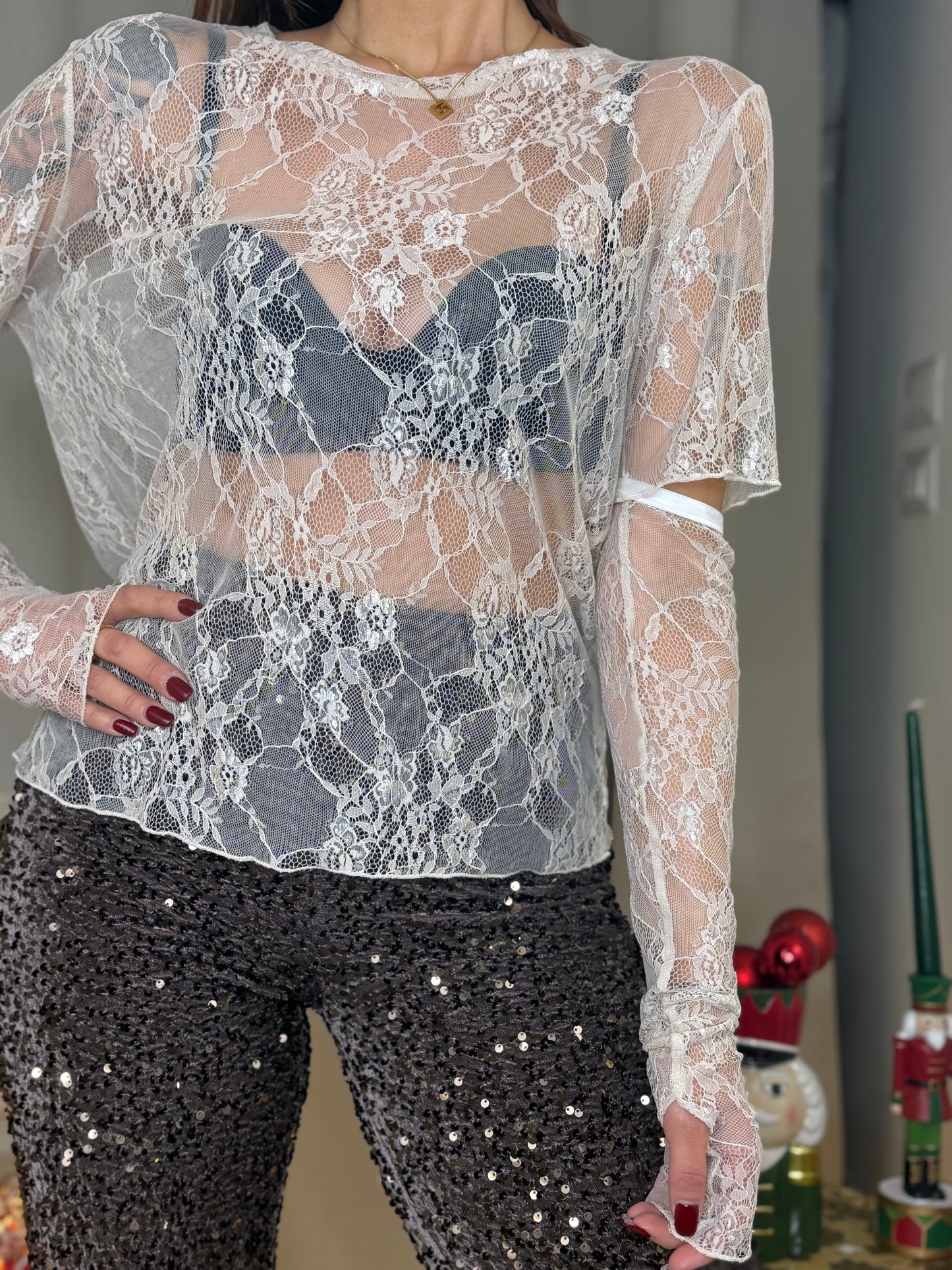 Tensione in T-shirt in pizzo con manicotti CIPRIA