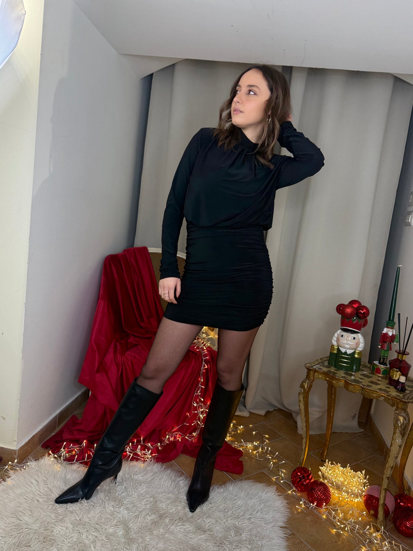 Abito corto MICHELLE con drappeggio NERO