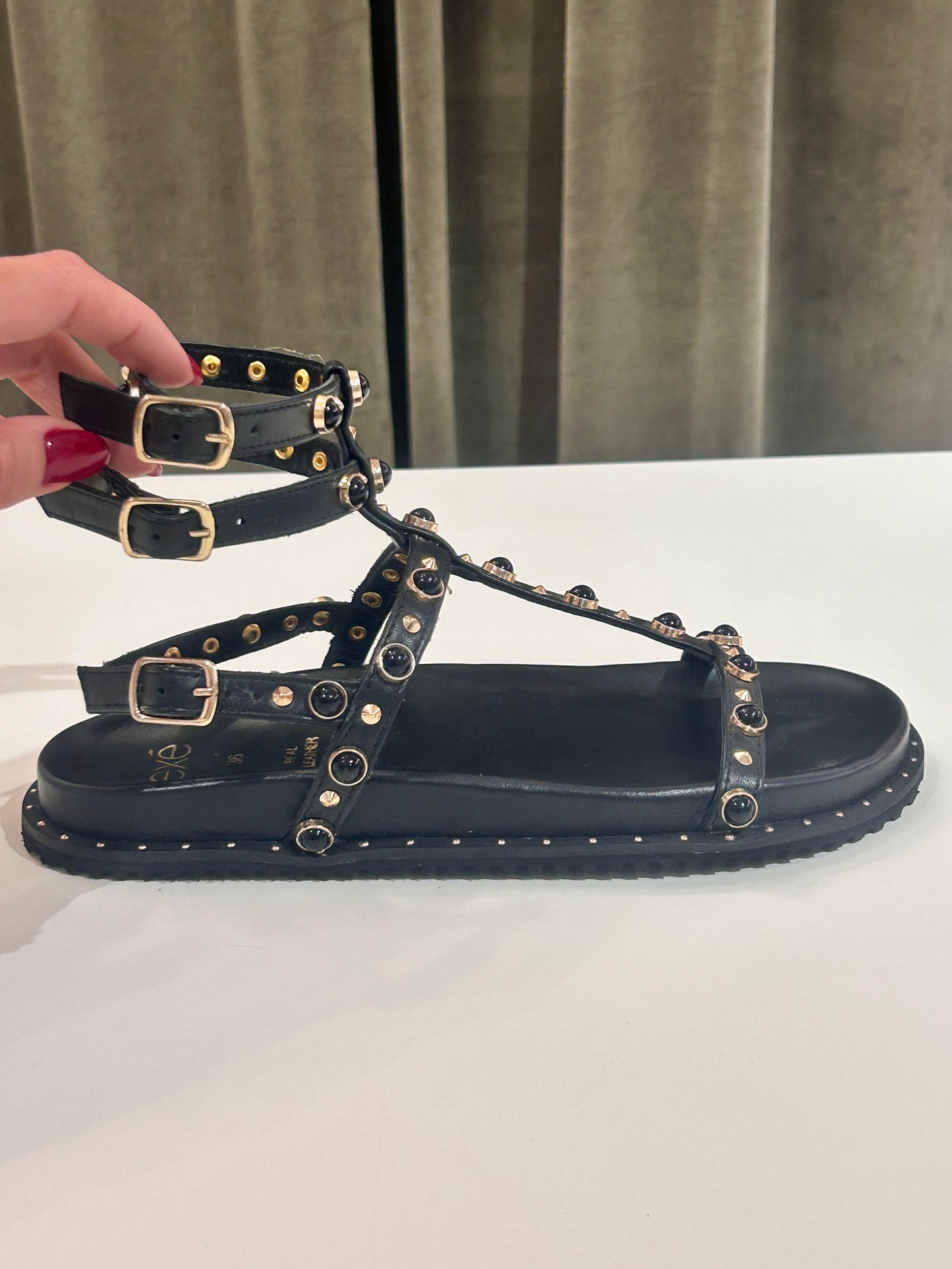 Exè Sandalo con borchie NERO