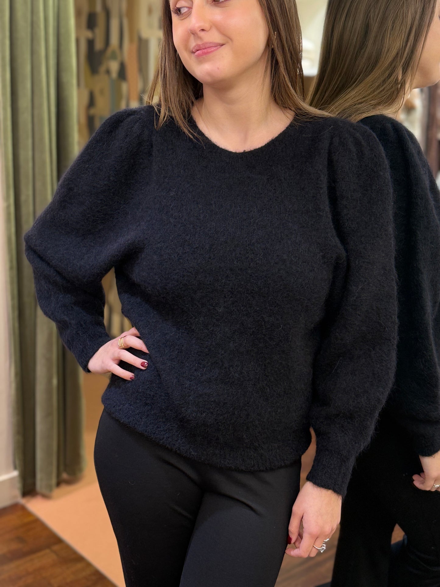 Maglia in baby alpaca con manica a palloncino NERA