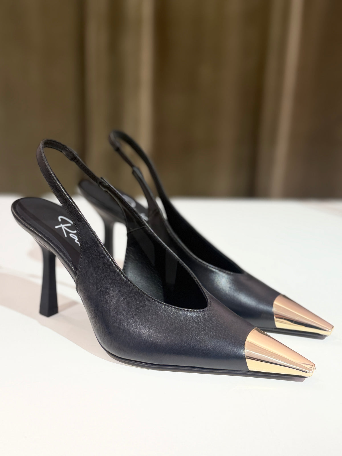 Slingback in pelle NERA con puntale ORO