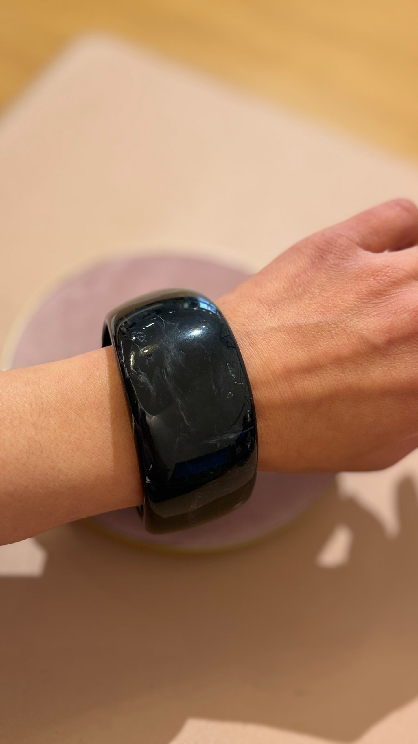 Bracciale rigido in resina Nero