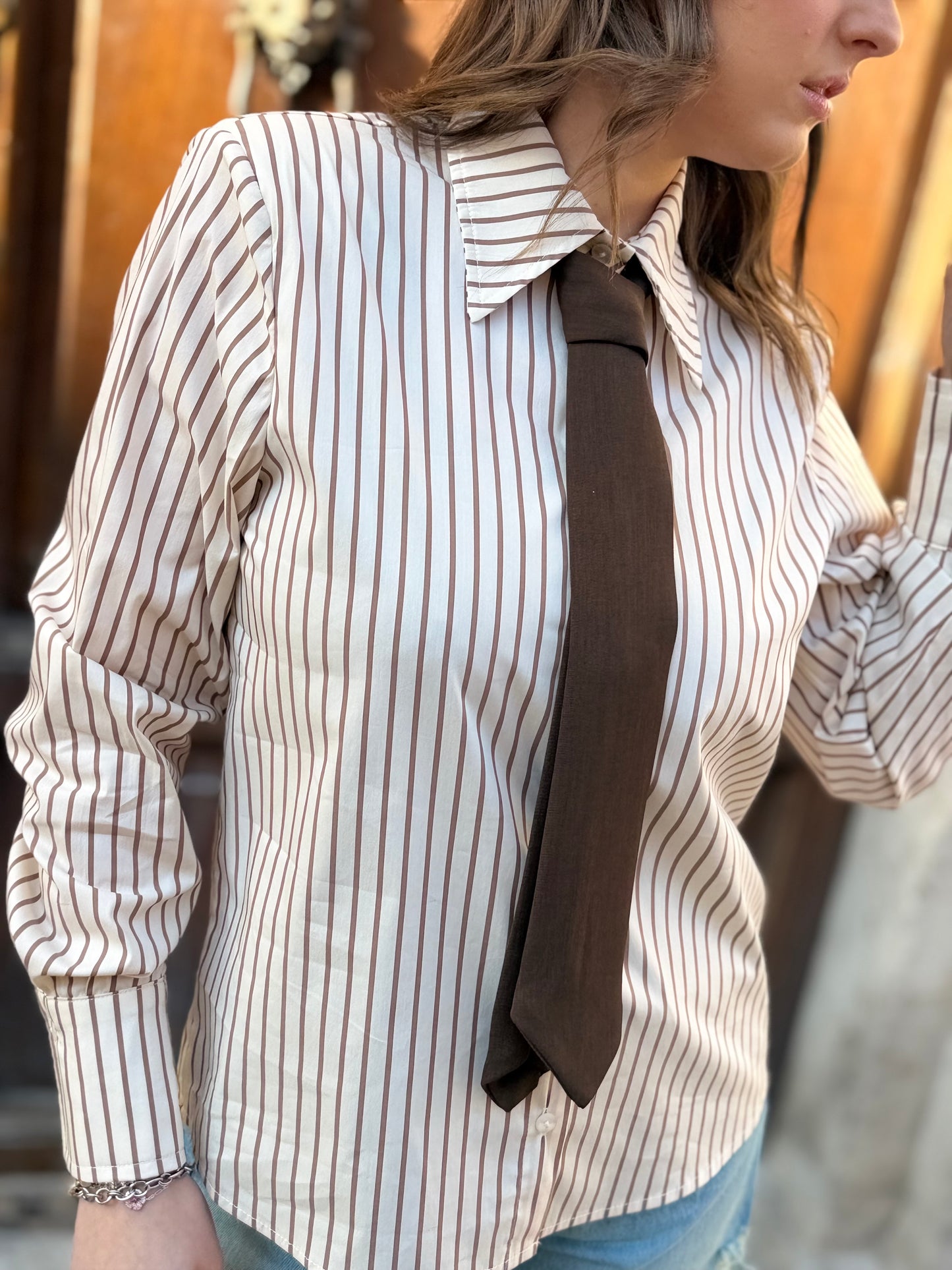 Have one Camicia spalline e cravatta BURRO/NOCCIOLA