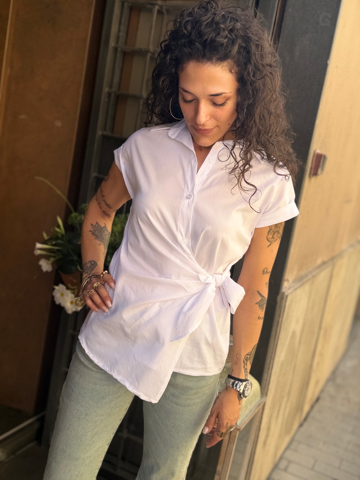 Camicia con nodo (disponibile in più colori)