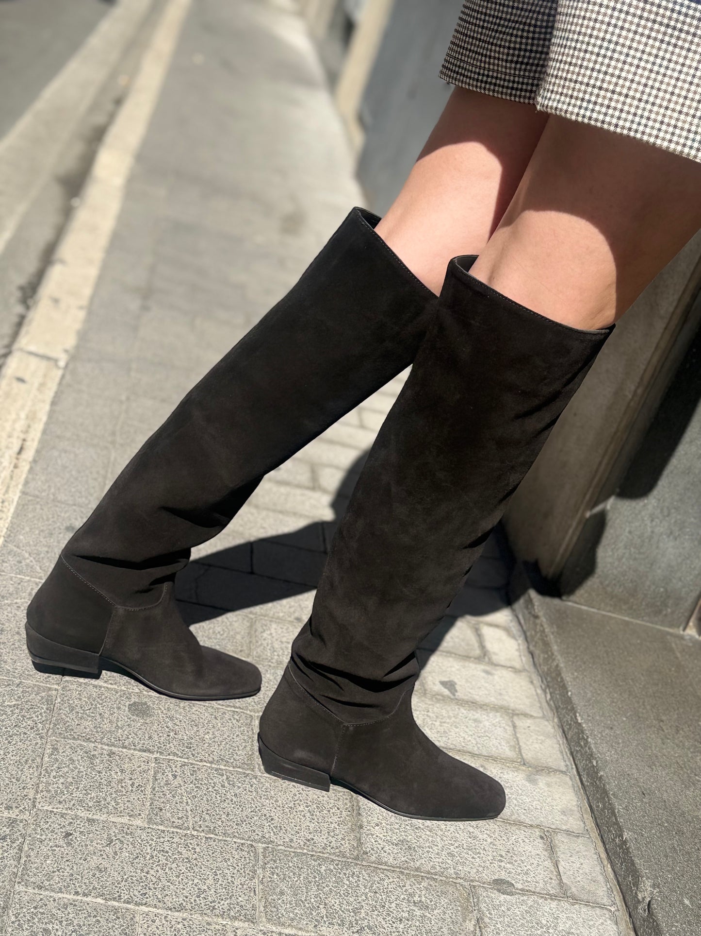 Elisa Lanci Stivale alto in suede NERO