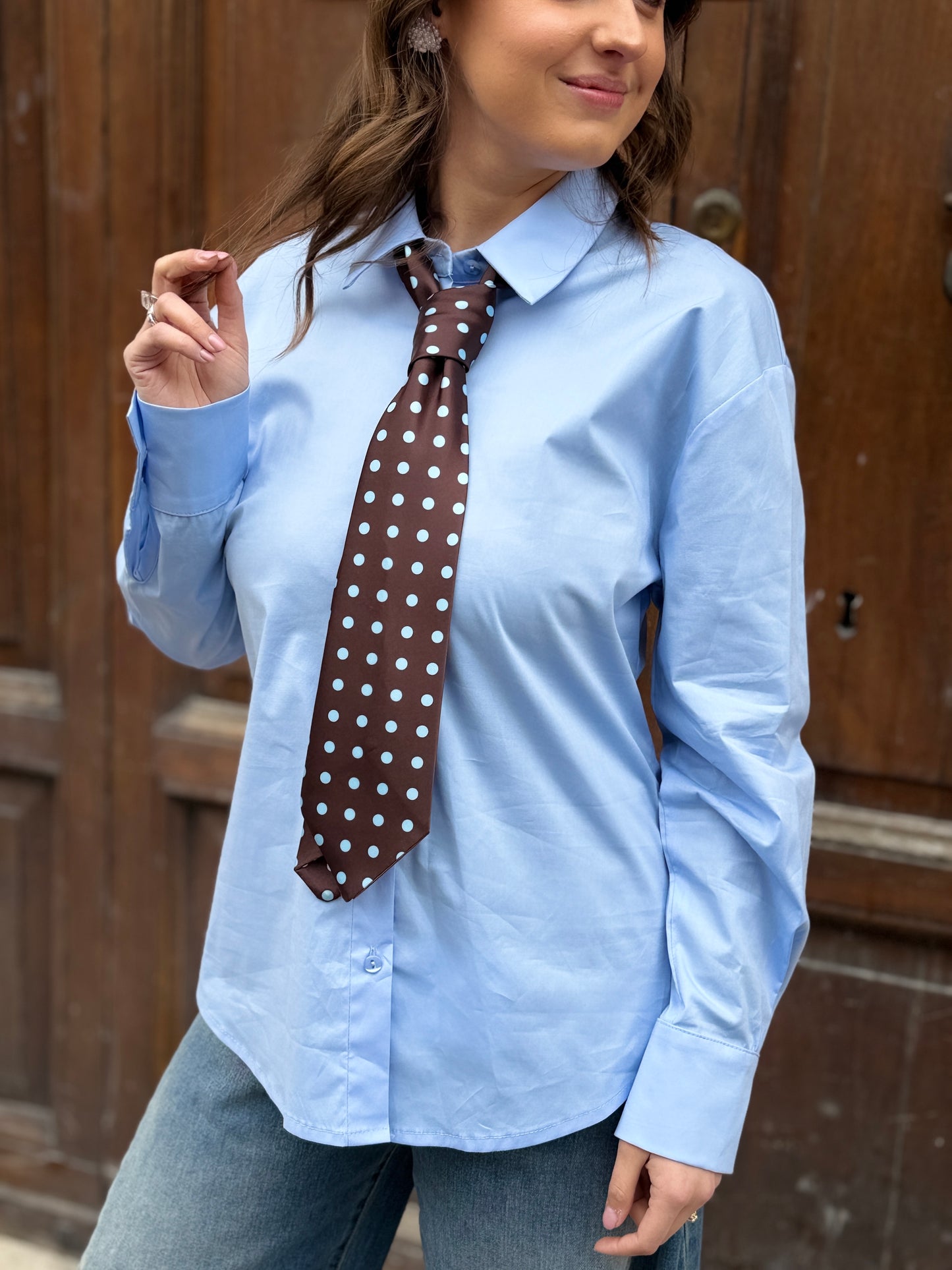 Tensione in Camicia celeste cravatta a pois