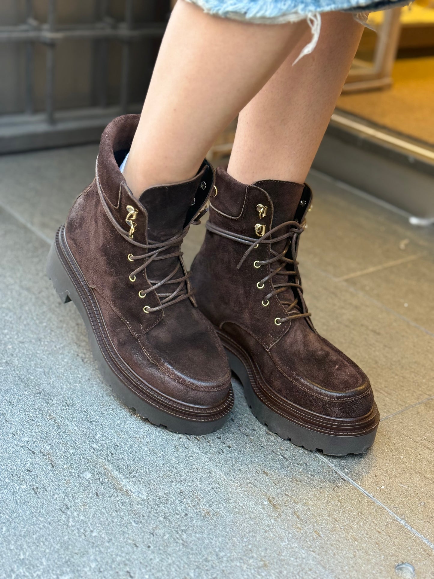 Anfibio in pelle scamosciata MORO