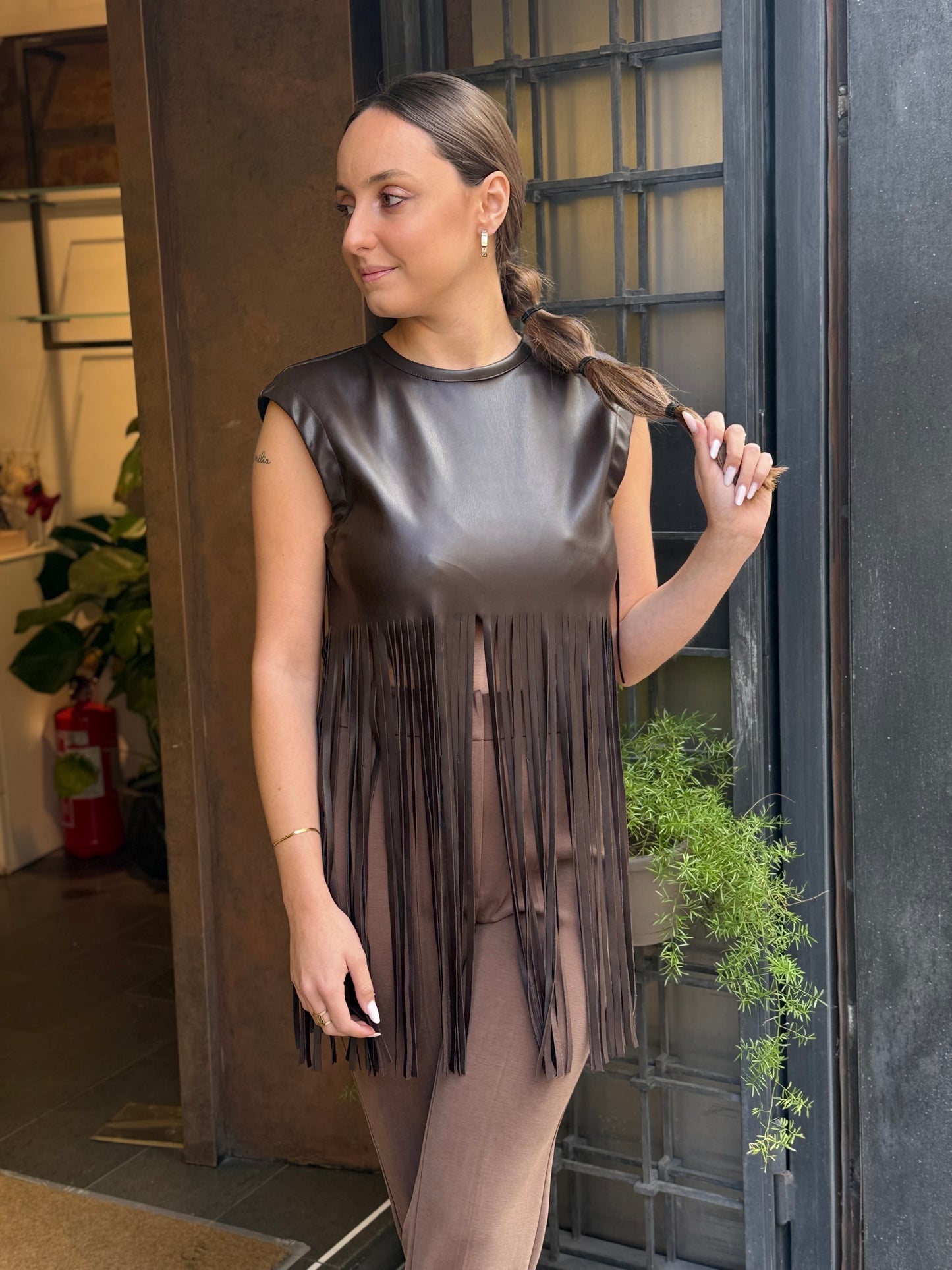 Tensione In Top ecopelle con frange MORO