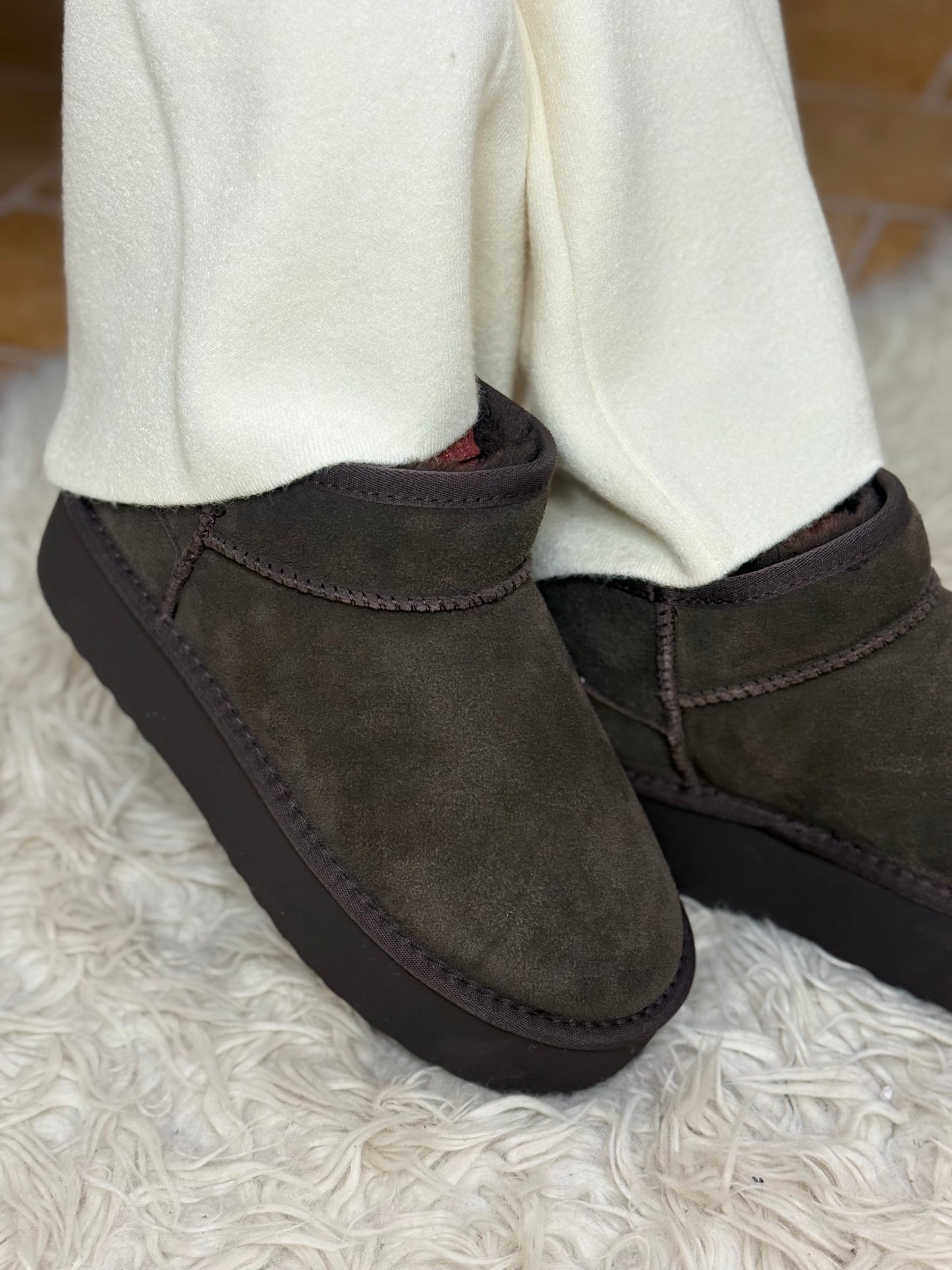 Ovyé stivaletto scavigliato in camoscio MORO