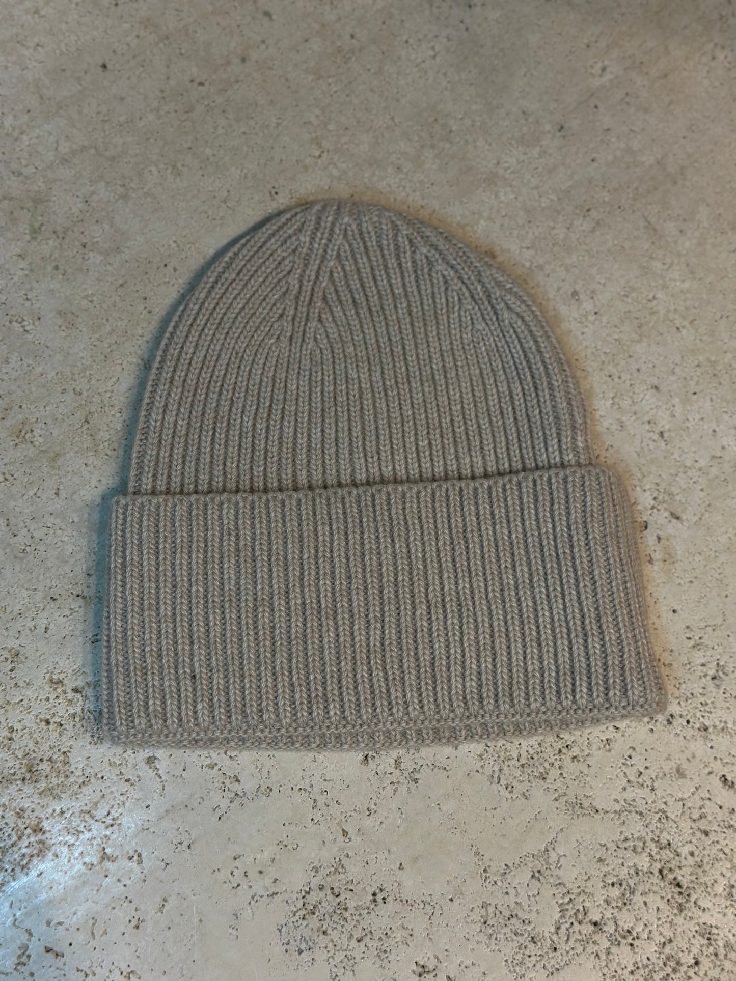 Cuffia a costine in misto cashmere