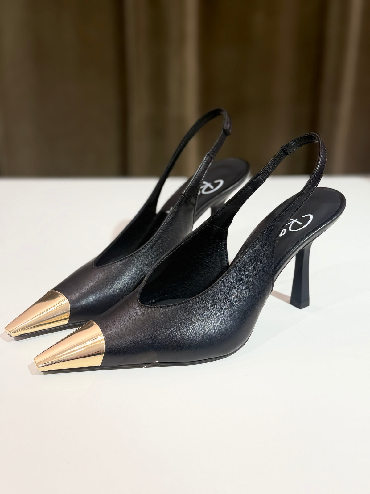 Slingback in pelle NERA con puntale ORO