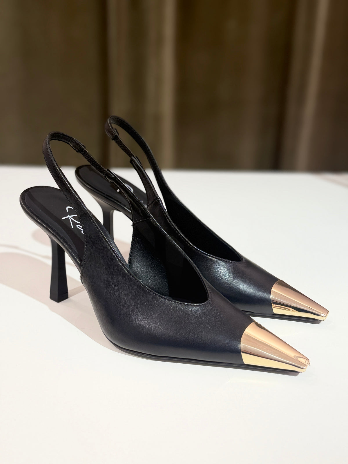 Slingback in pelle NERA con puntale ORO