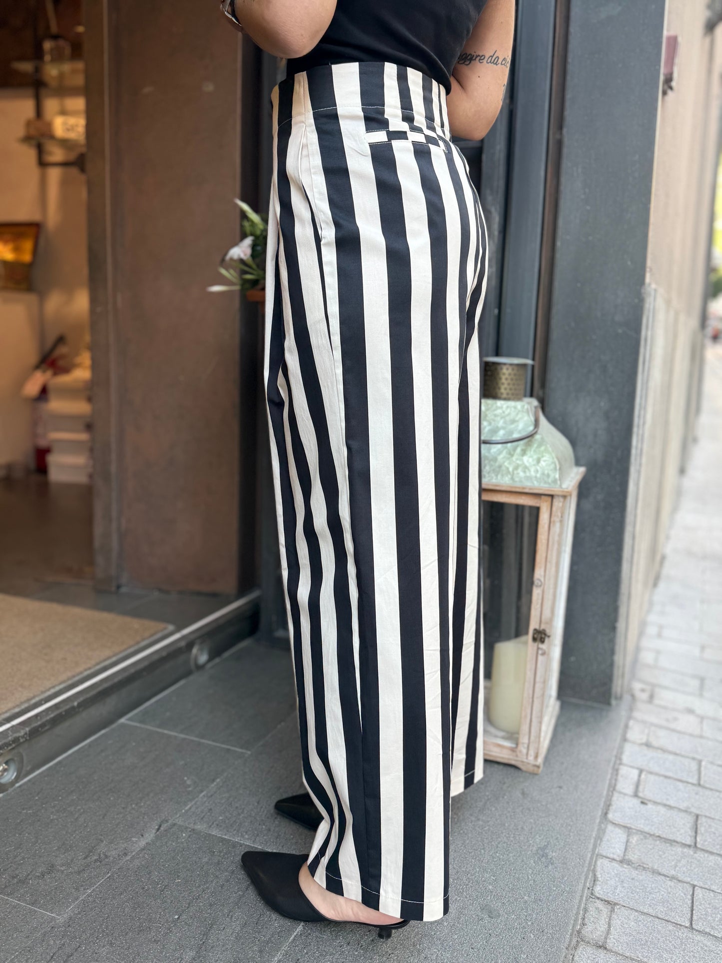 Tensione in pantalone a righe burro/nero