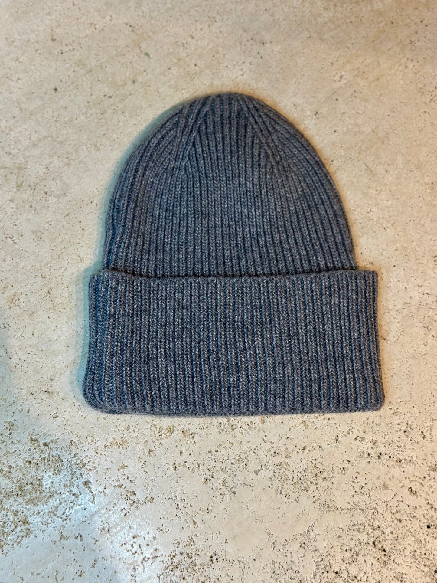 Cuffia a costine in misto cashmere