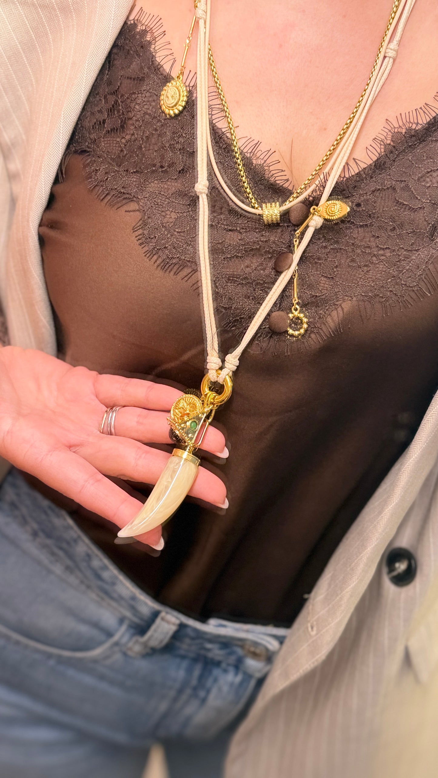 Collana cordino con cornetto Avorio