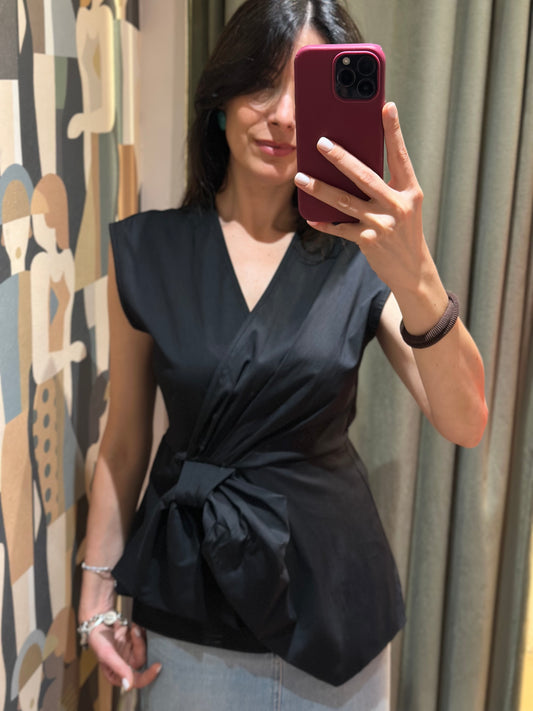 Top con nodo scollo a V (disponibile in più varianti colore)