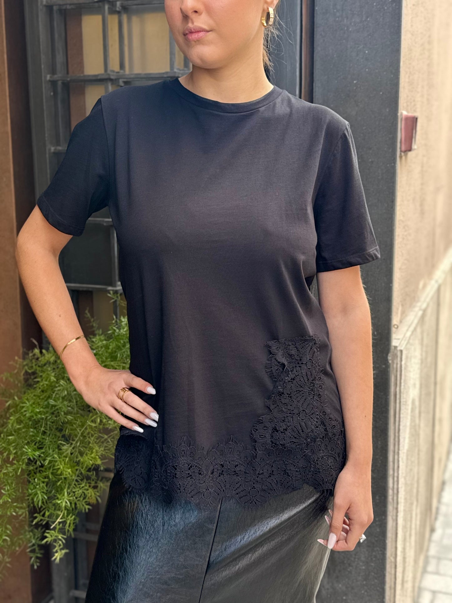 Tensione In T-shirt manica corta con pizzo  NERO/NERO