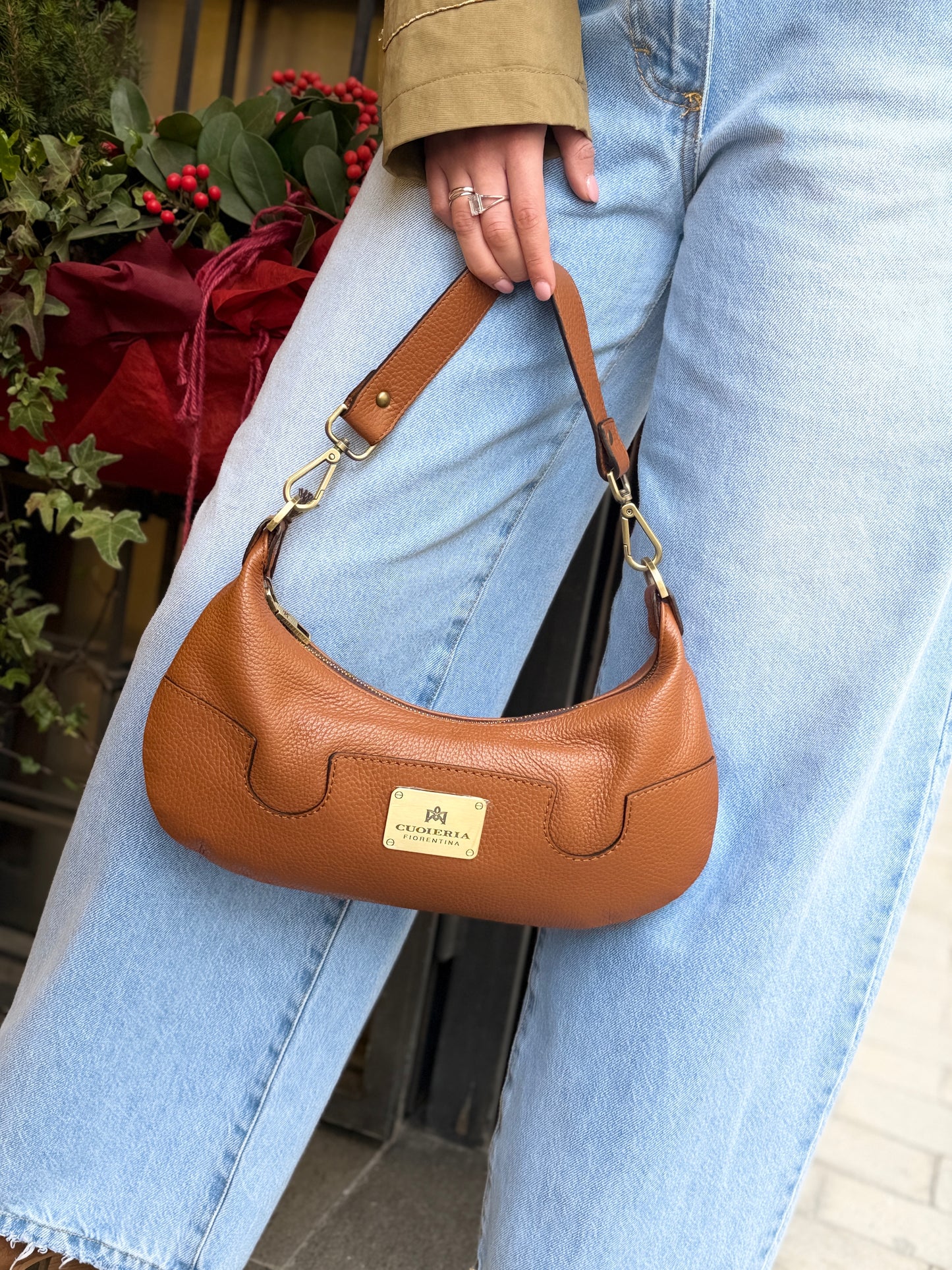 Cuoieria Fiorentina Bella Selleria small Croissant CARAMEL