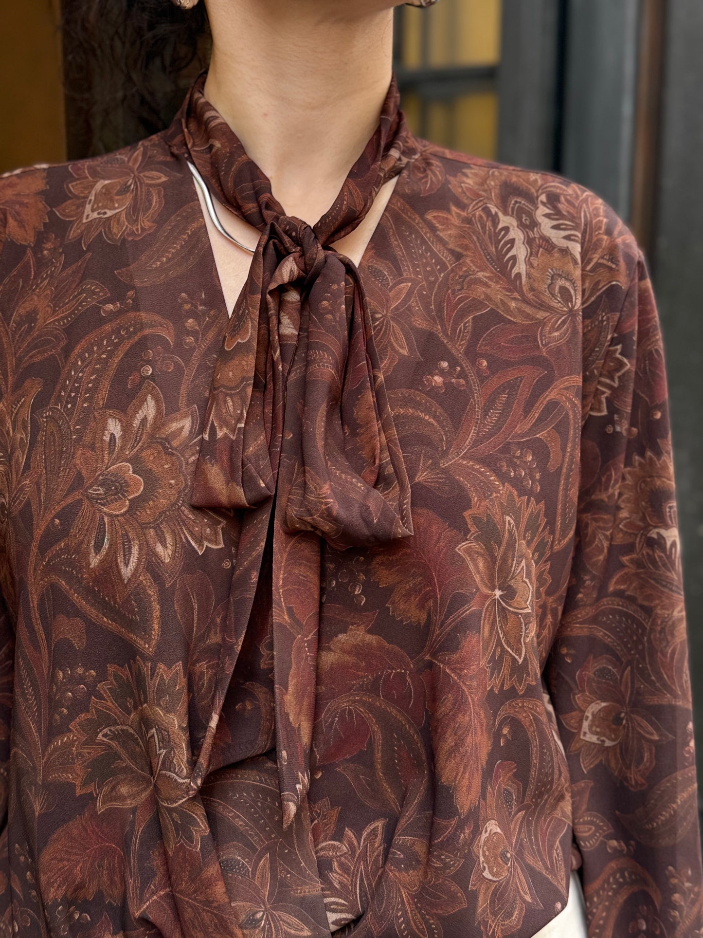 Blusa fantasia floreale NERO/MORO