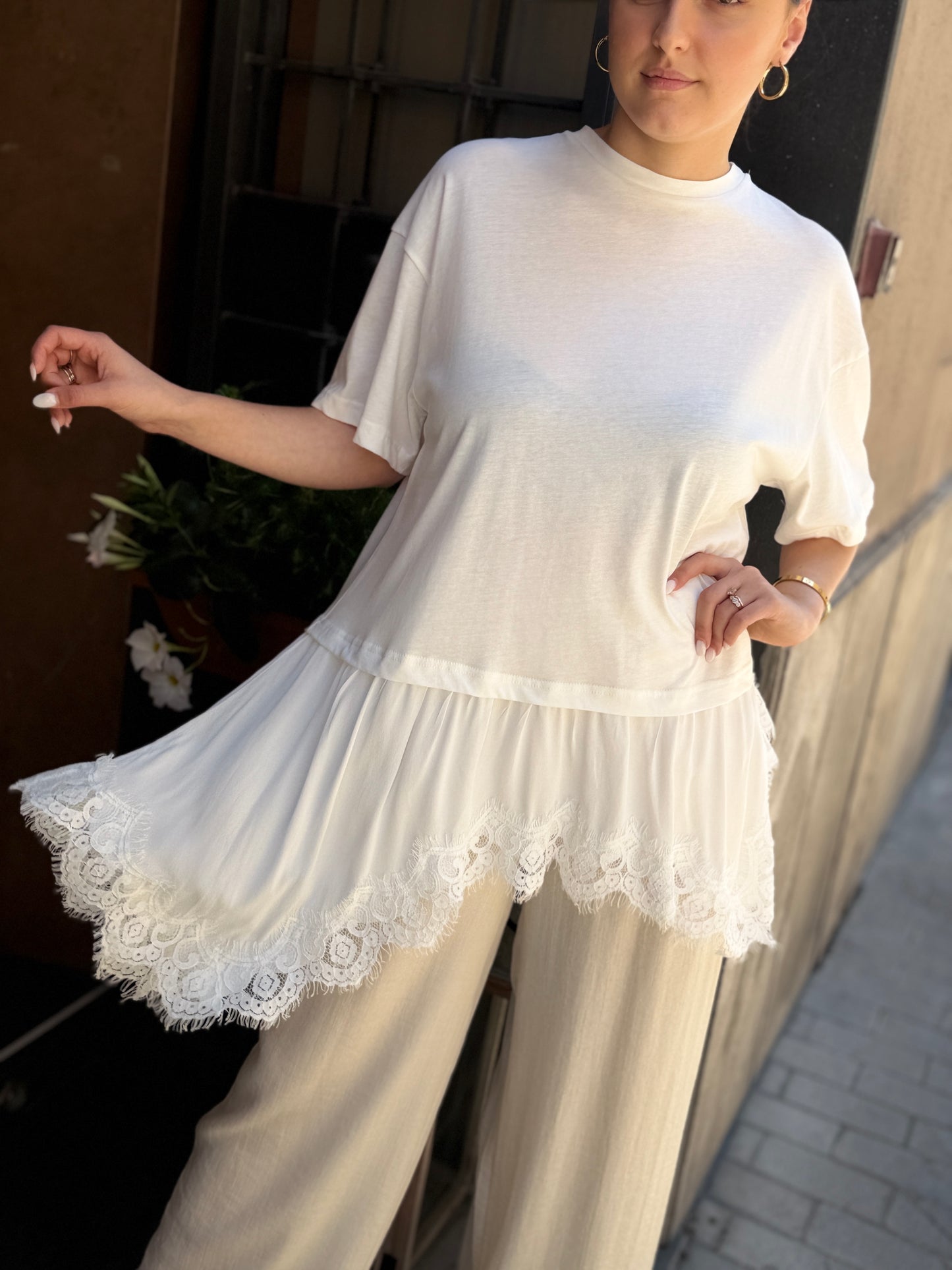 Tensione in T-shirt con pizzo Bianca
